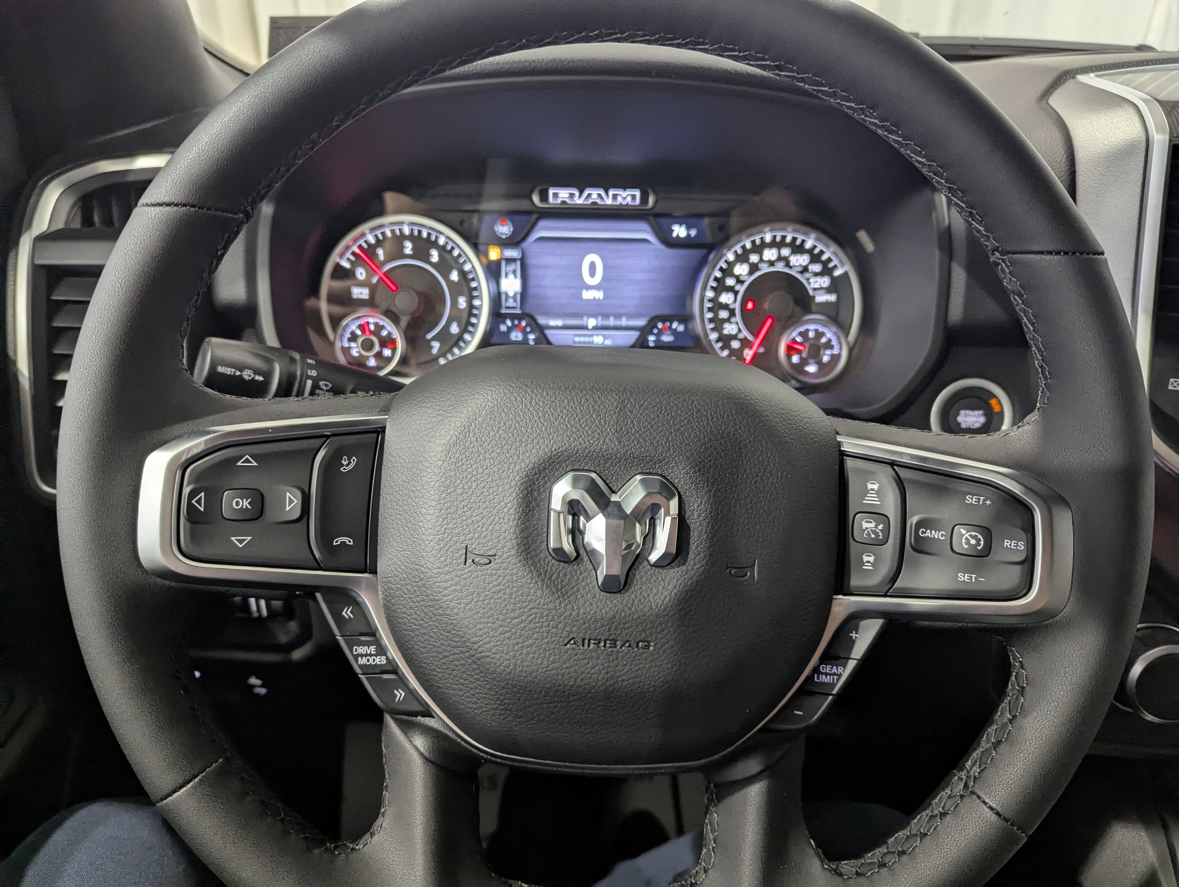 2027 RAM 1500 RAM 1500 BIG HORN CREW CAB 4X4 5'7' BOX