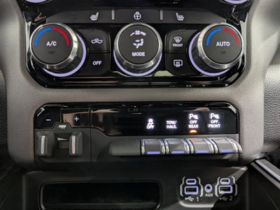 2022 RAM 1500 Big Horn Crew Cab 4x4 5'7' Box