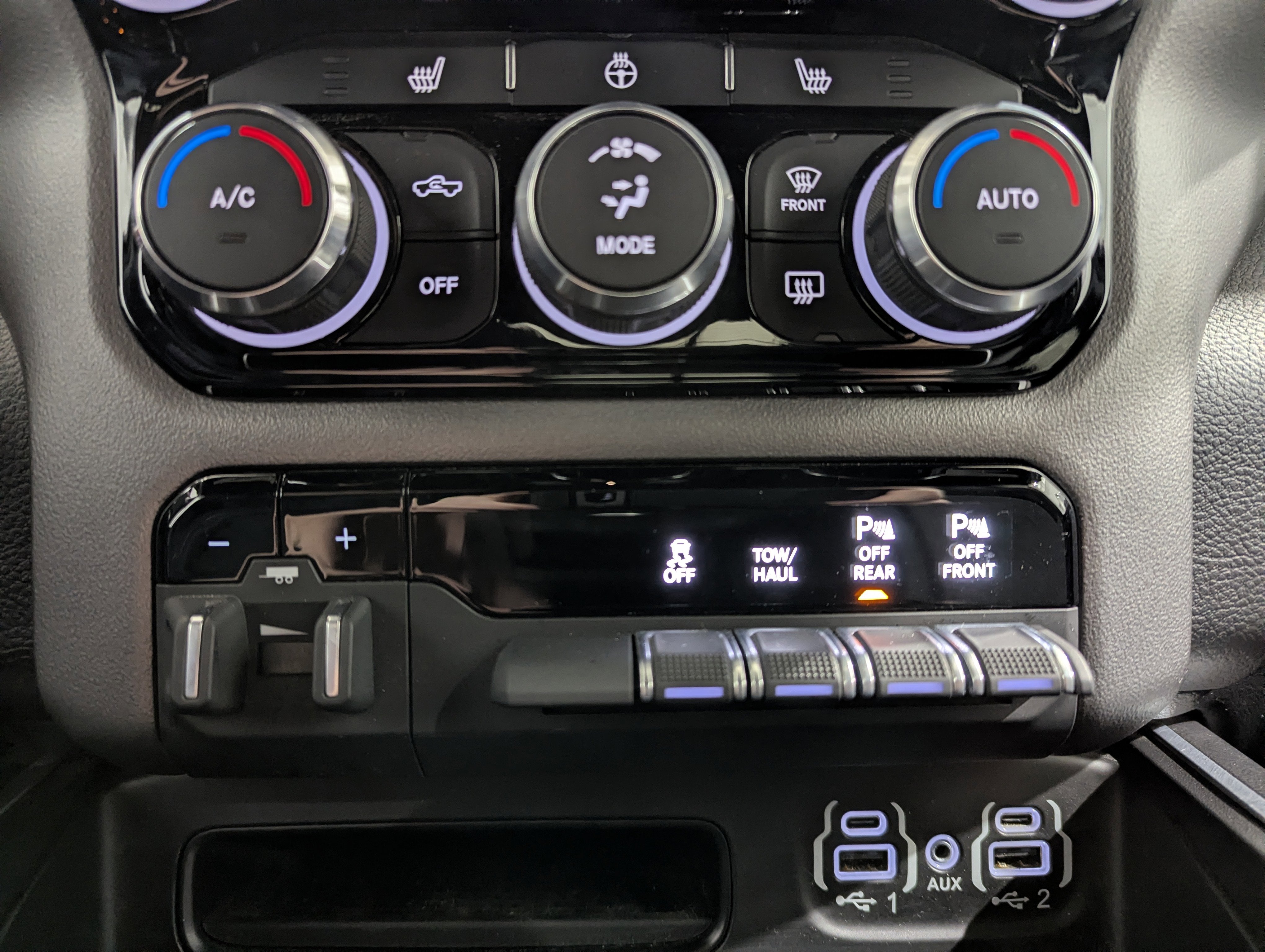 2022 RAM 1500 Big Horn Crew Cab 4x4 5'7' Box