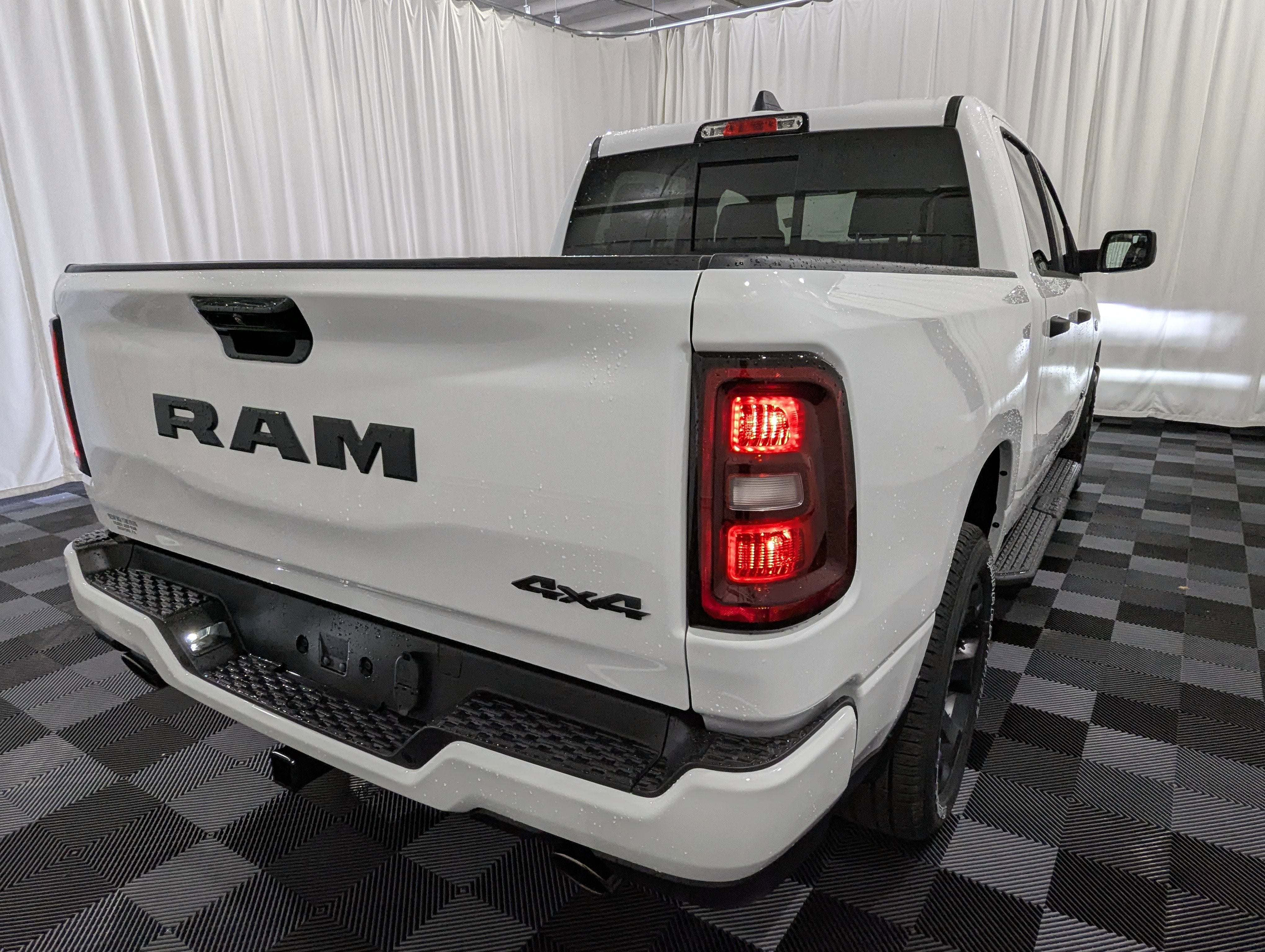 2026 RAM Ram 1500 RAM 1500 EXPRESS CREW CAB 4X4 5'7' BOX