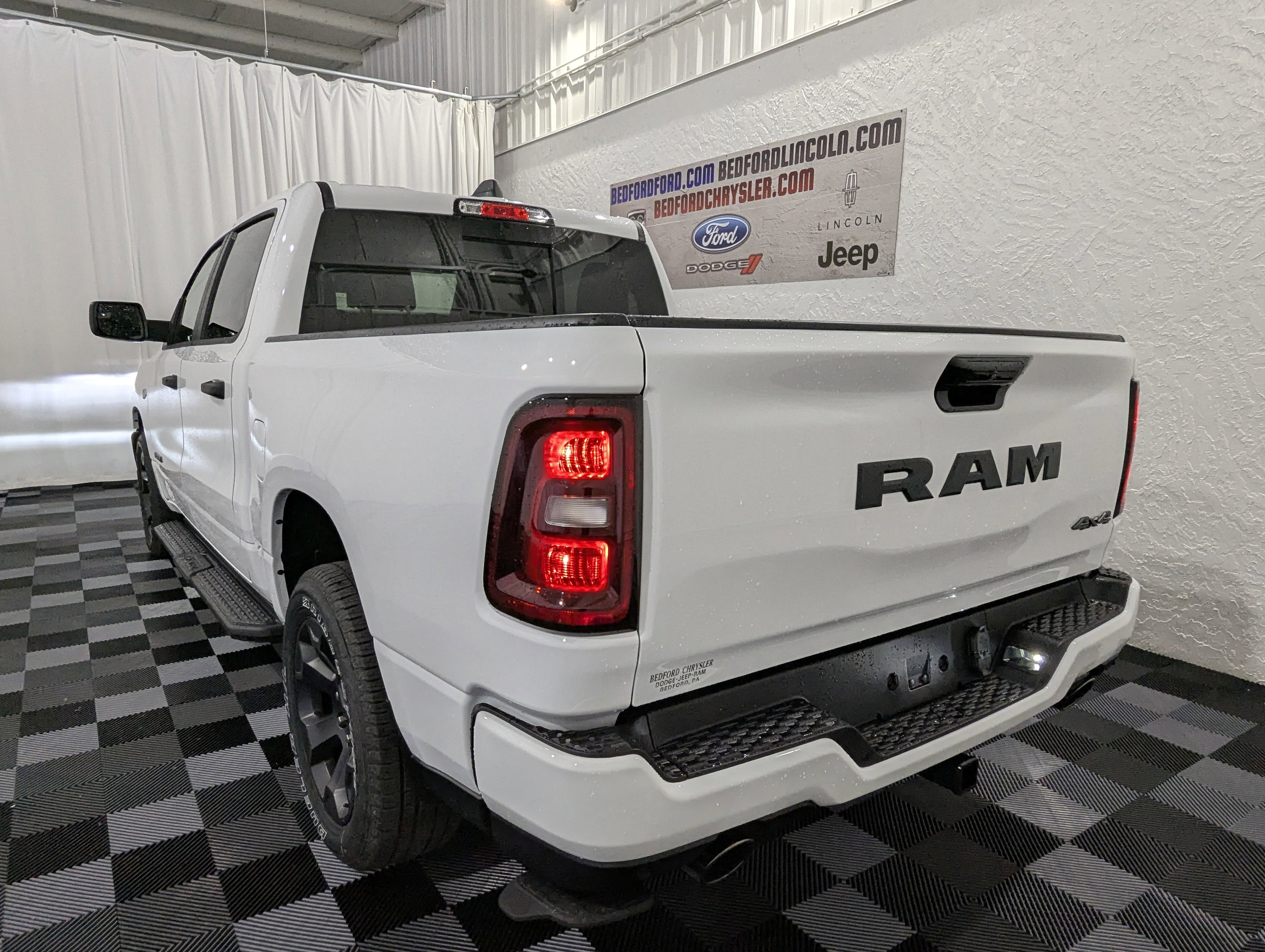 2026 RAM Ram 1500 RAM 1500 EXPRESS CREW CAB 4X4 5'7' BOX
