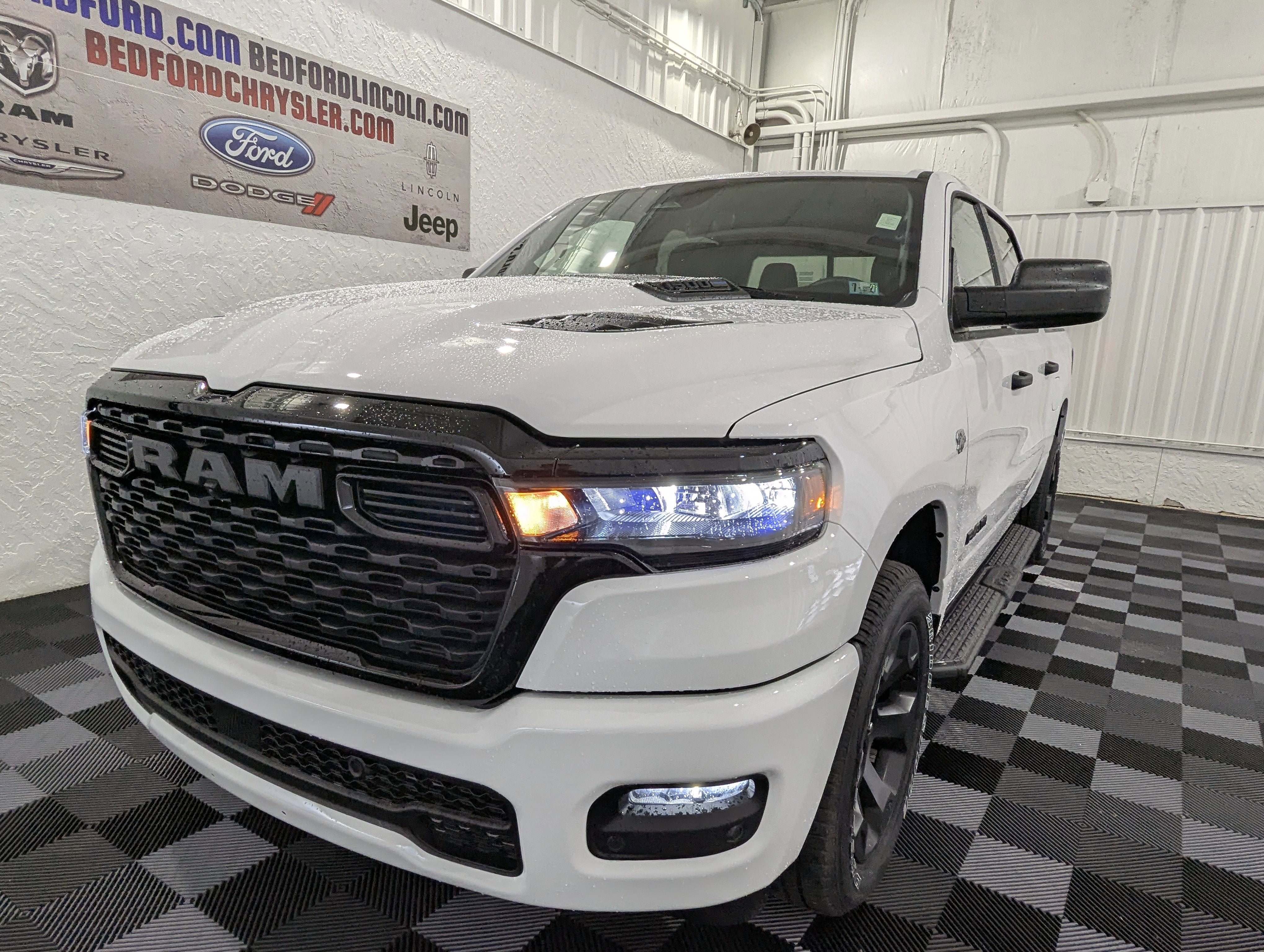 2026 RAM Ram 1500 RAM 1500 EXPRESS CREW CAB 4X4 5'7' BOX