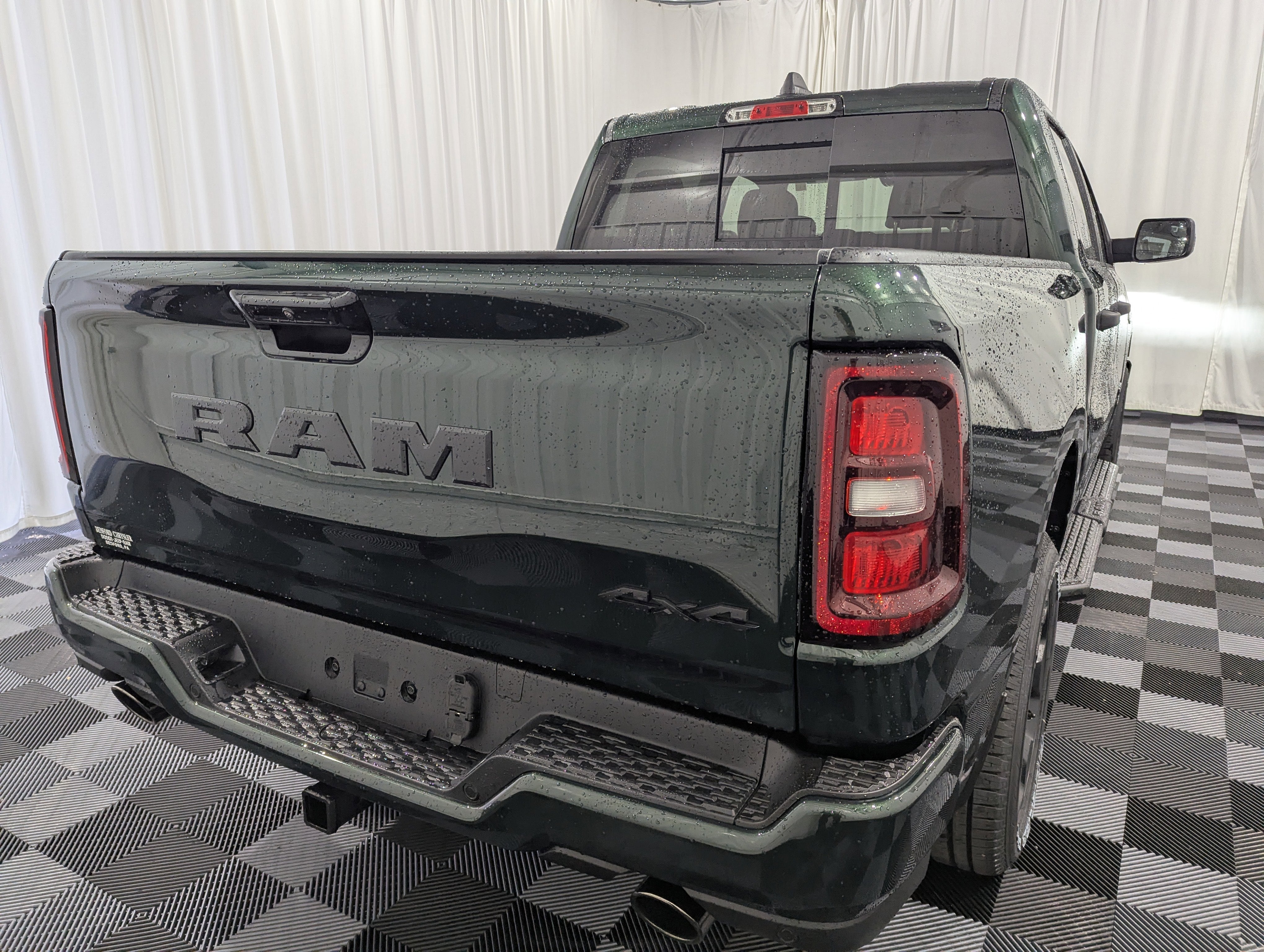 2026 RAM Ram 1500 RAM 1500 EXPRESS CREW CAB 4X4 5'7' BOX