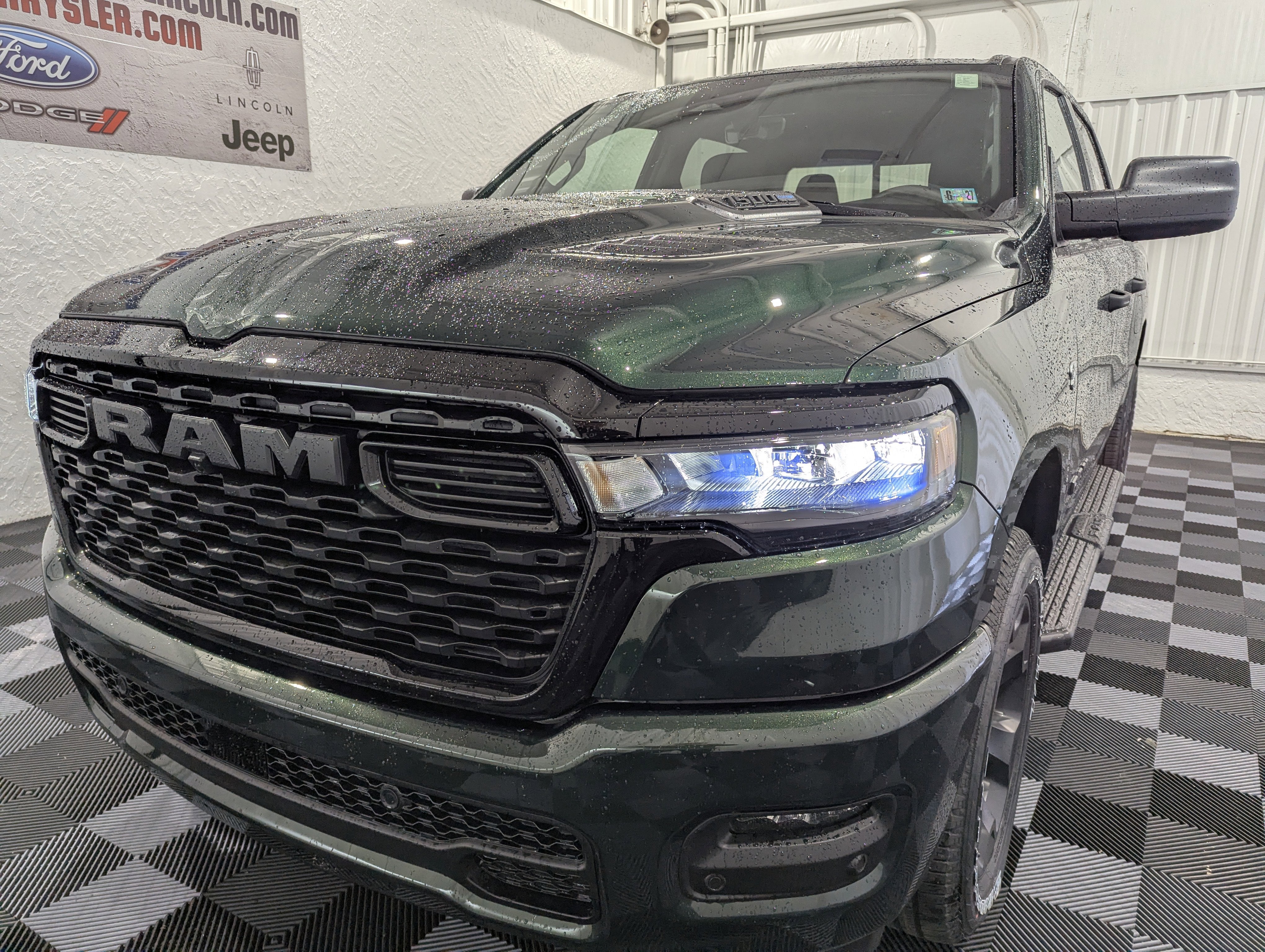 2026 RAM Ram 1500 RAM 1500 EXPRESS CREW CAB 4X4 5'7' BOX