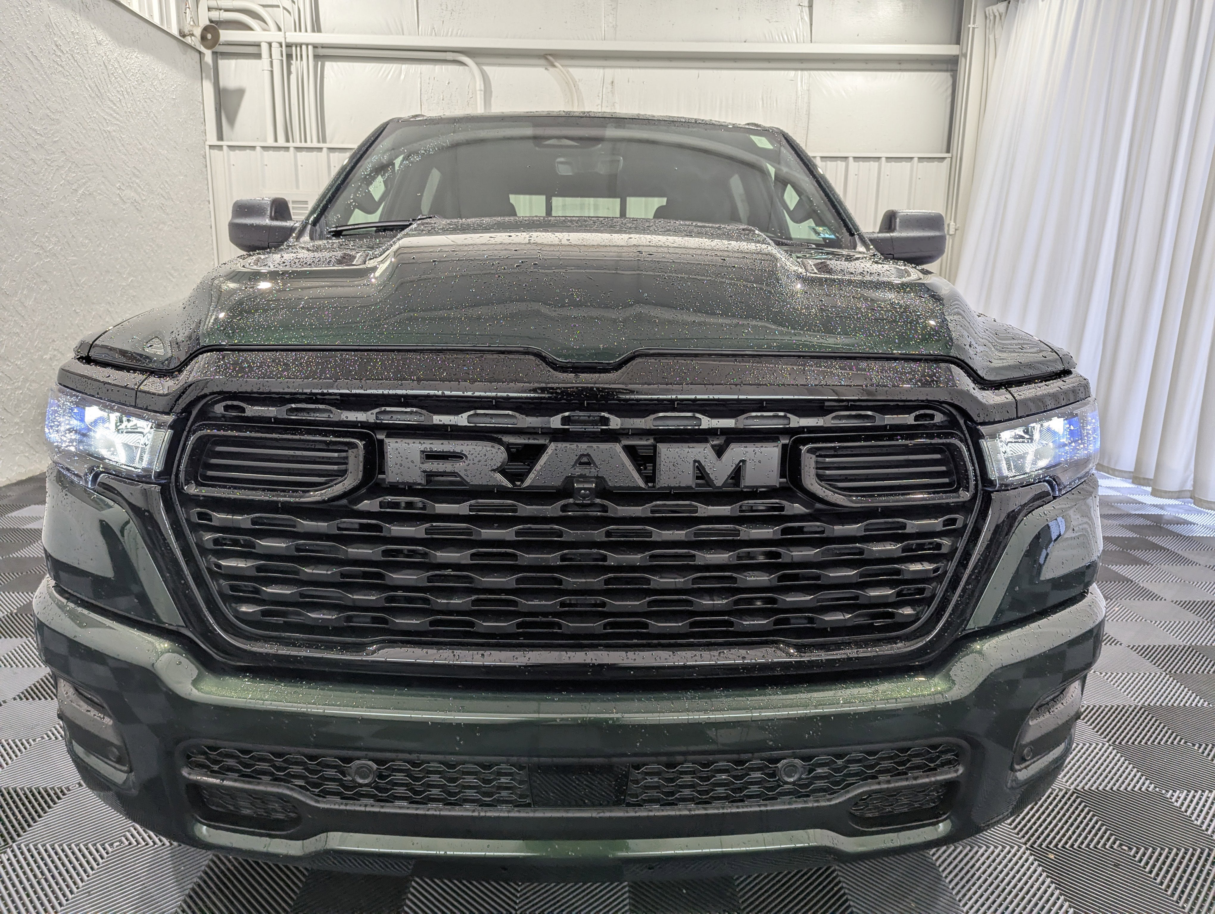 2026 RAM Ram 1500 RAM 1500 EXPRESS CREW CAB 4X4 5'7' BOX
