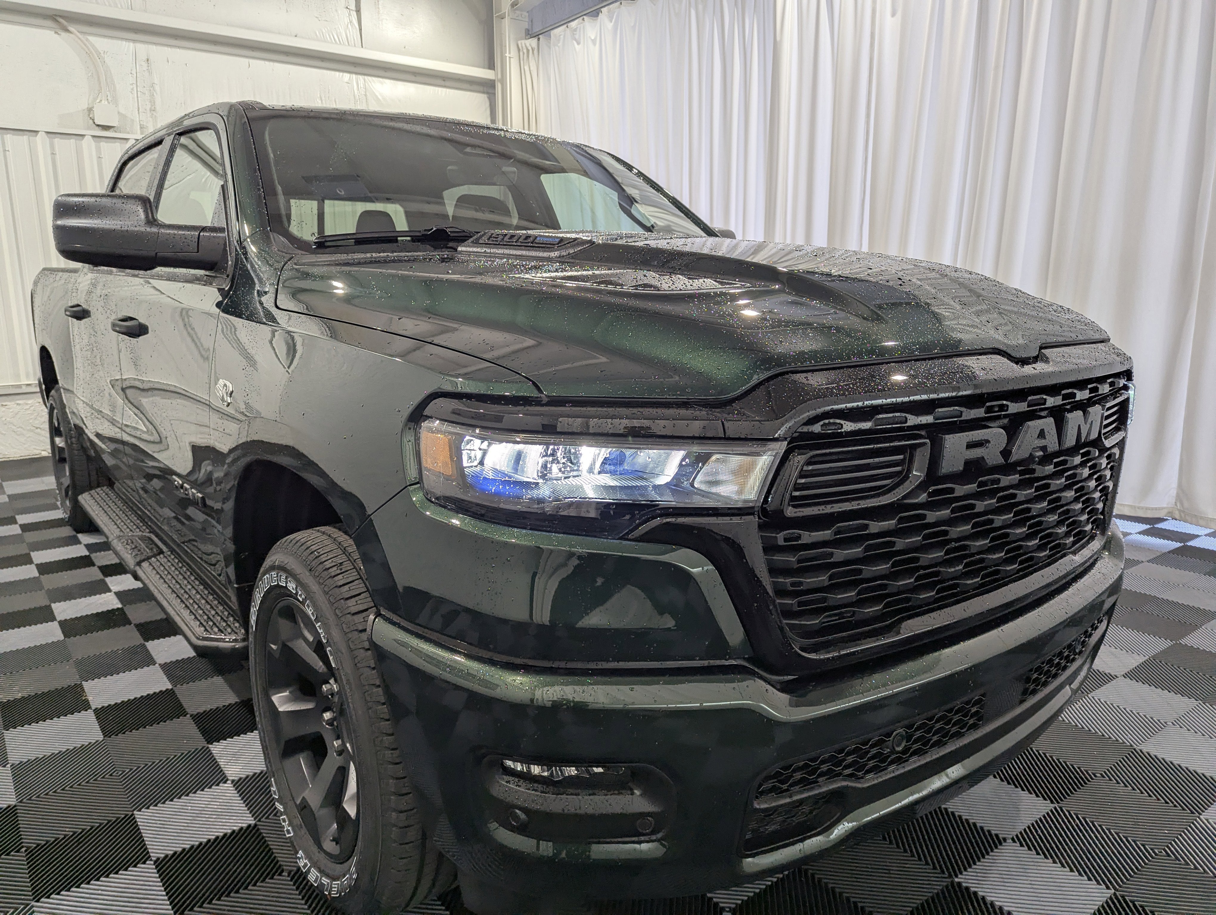2026 RAM Ram 1500 RAM 1500 EXPRESS CREW CAB 4X4 5'7' BOX
