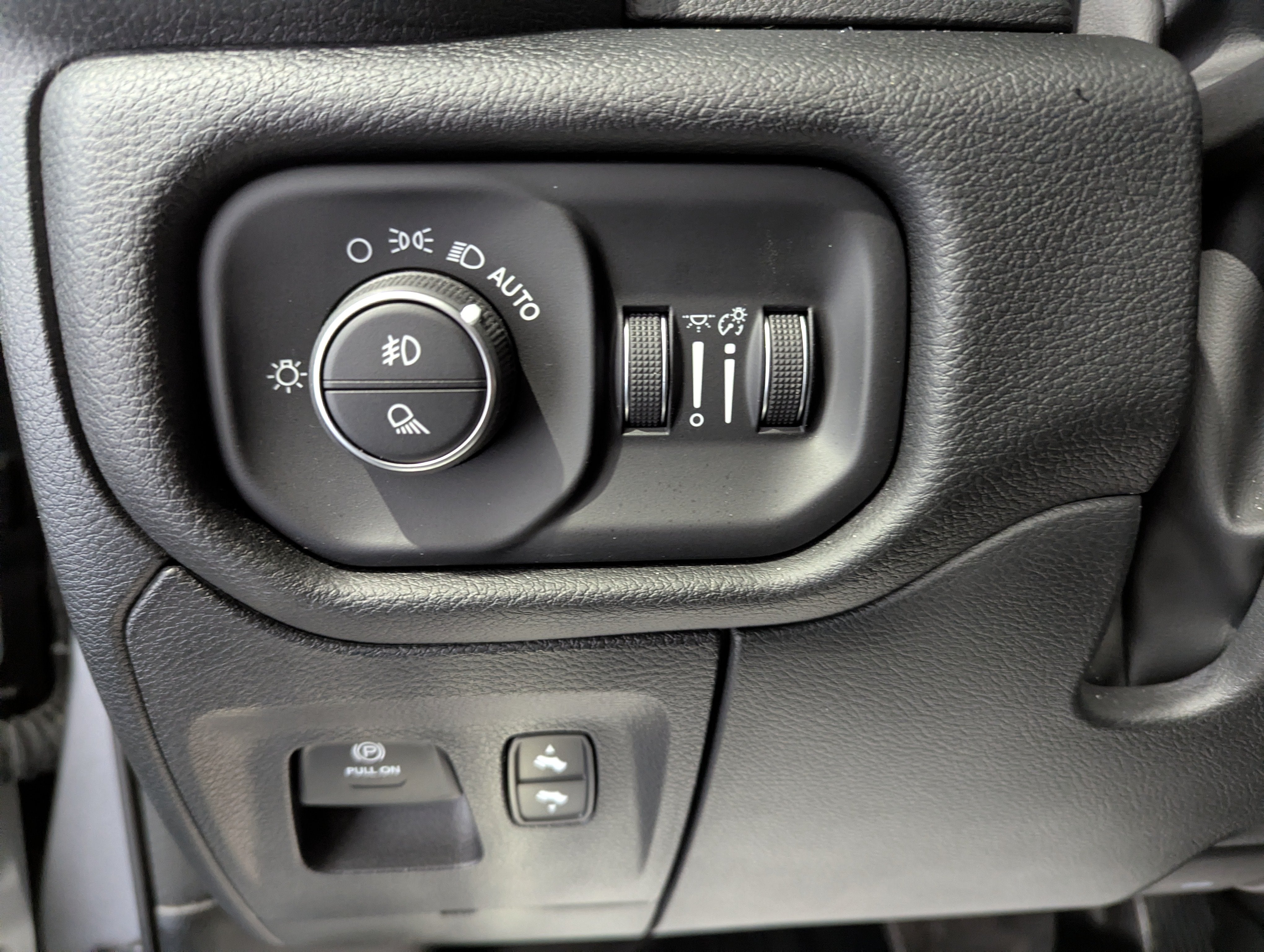 2022 RAM 1500 Laramie Crew Cab 4x4 5'7' Box