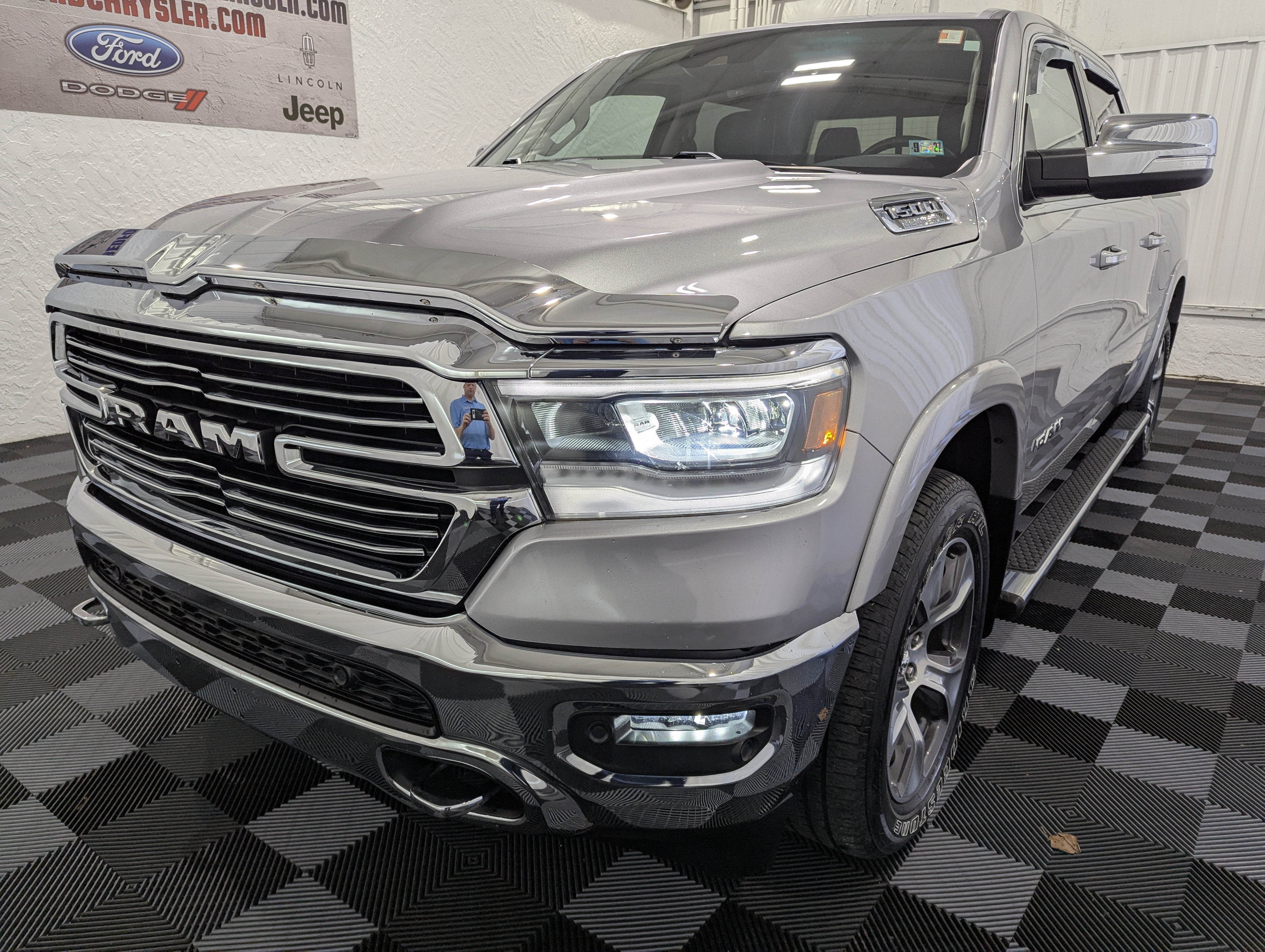 2022 RAM 1500 Laramie Crew Cab 4x4 5'7' Box