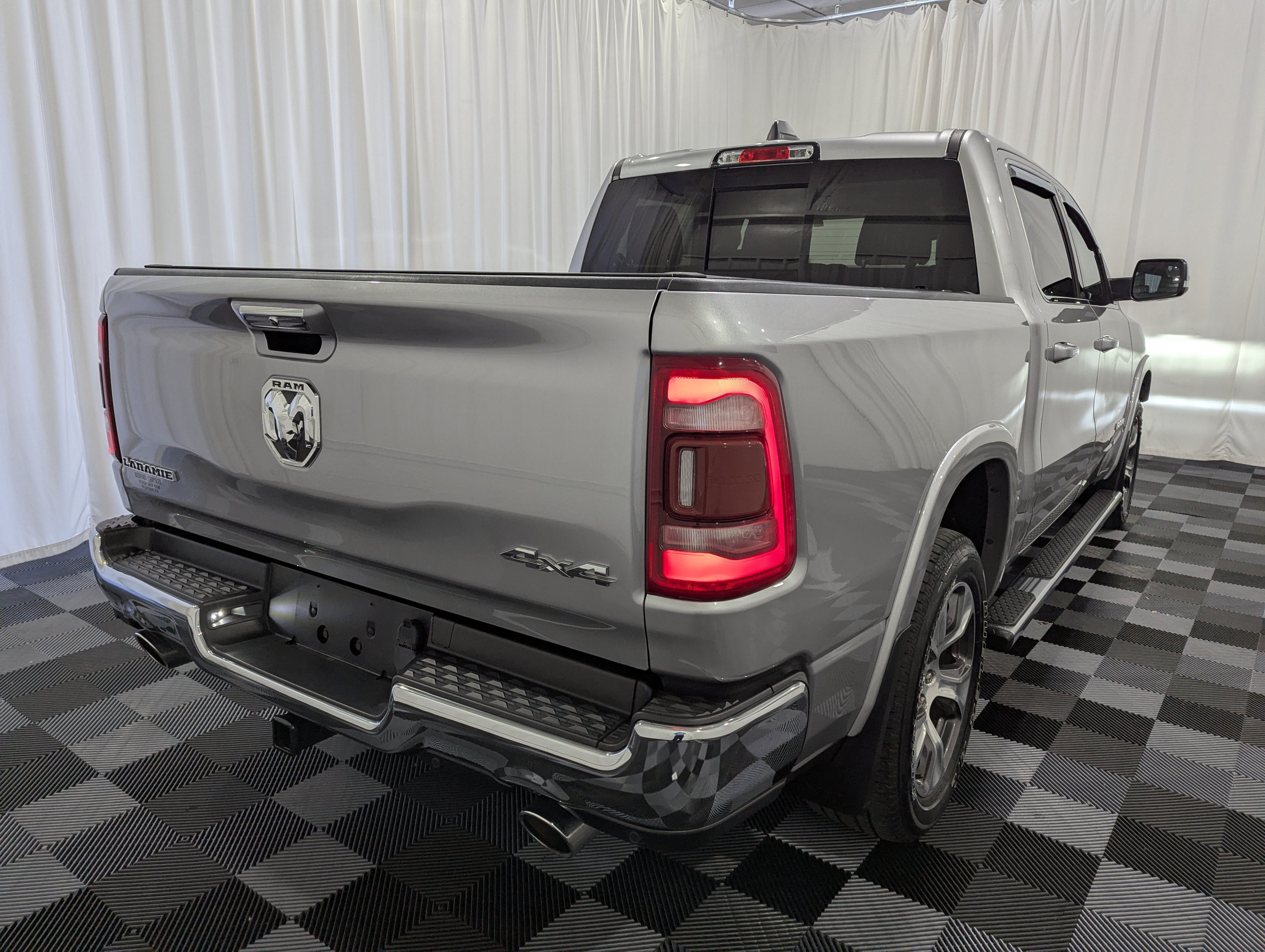 2022 RAM 1500 Laramie Crew Cab 4x4 5'7' Box
