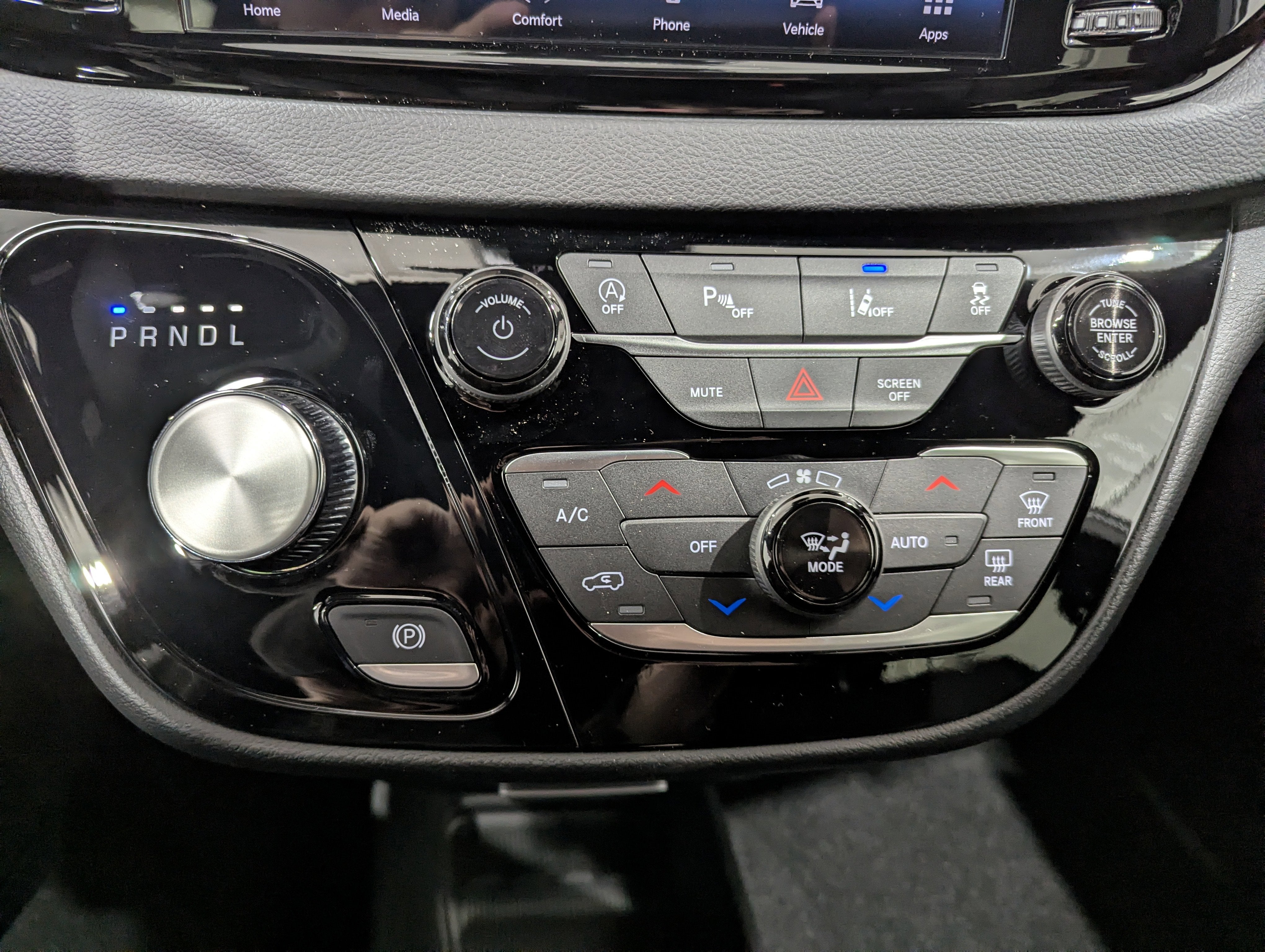 2026 Chrysler Voyager VOYAGER LX