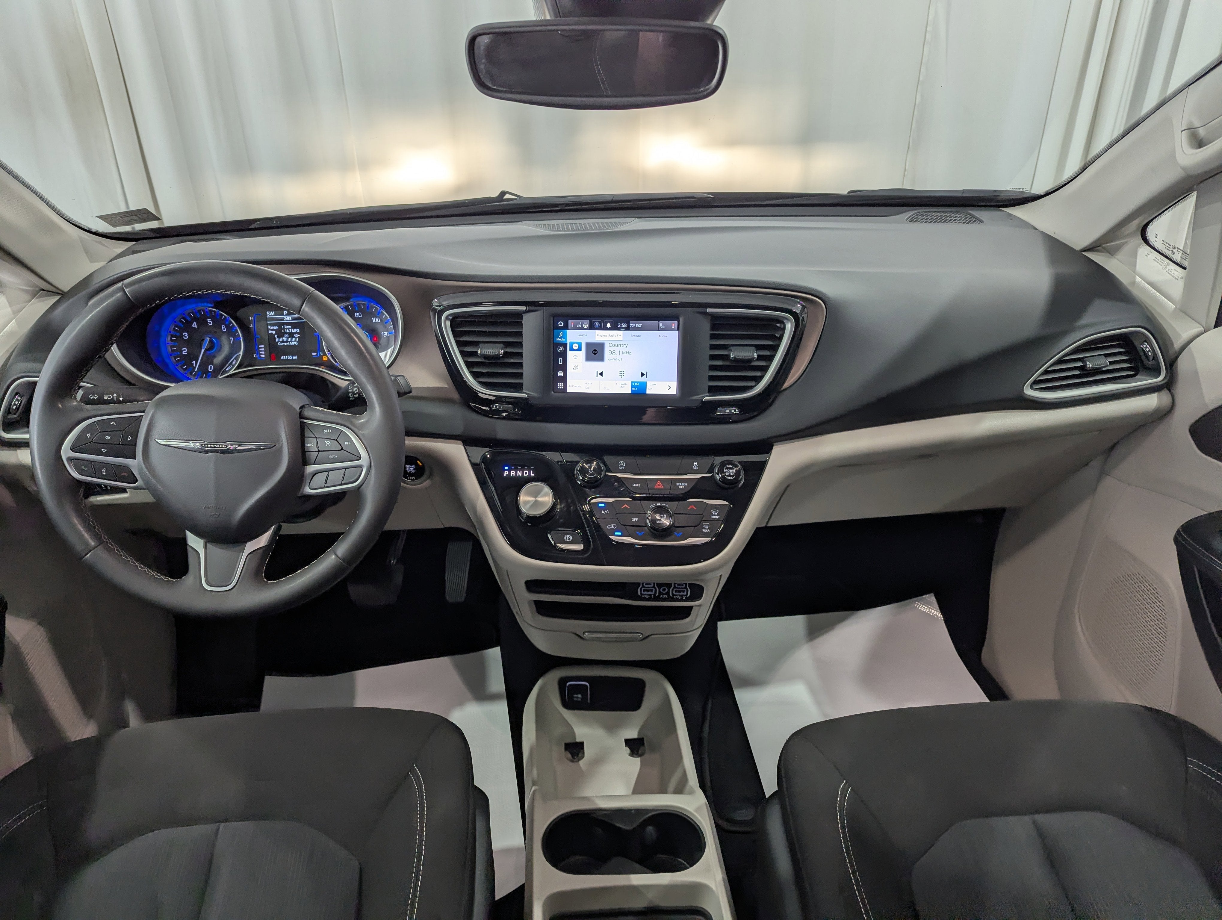 2023 Chrysler Voyager LX