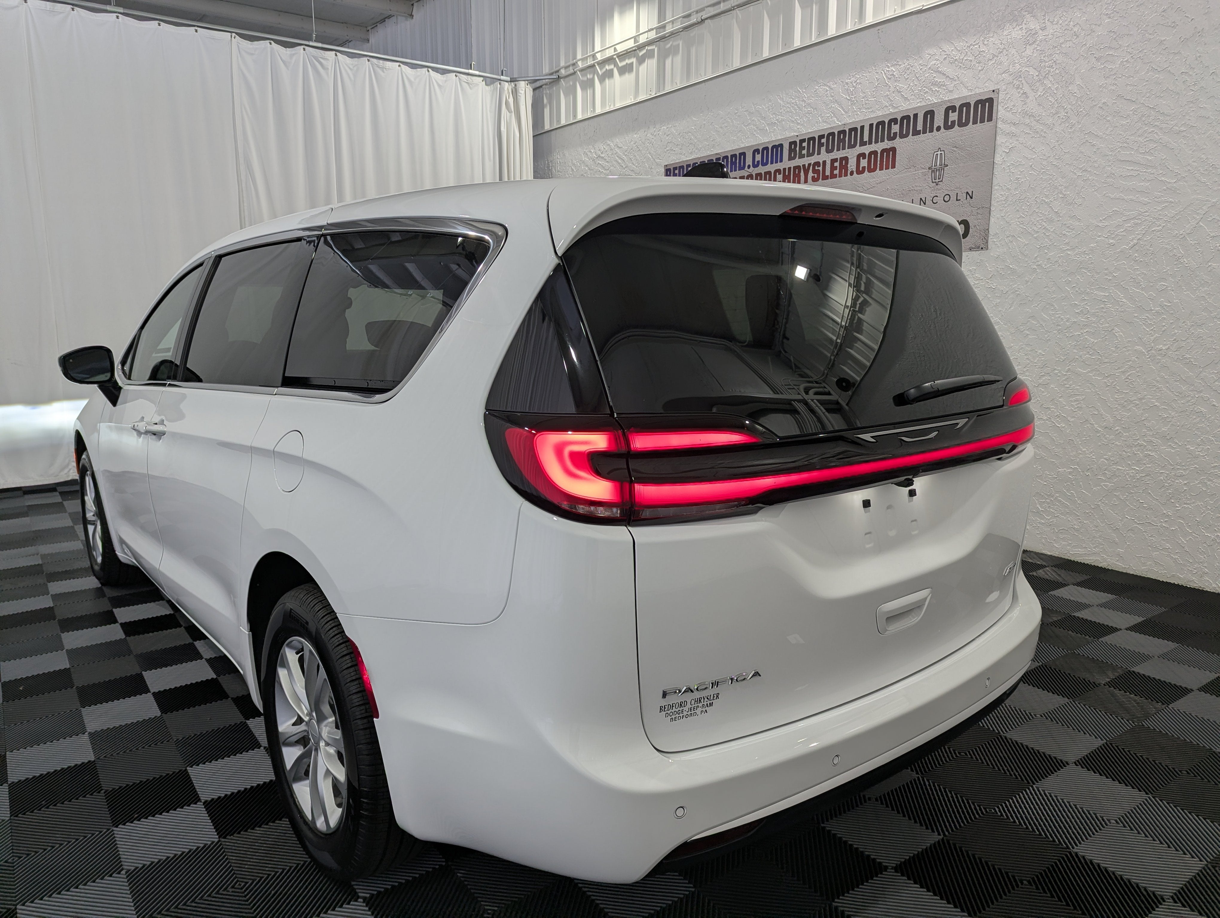 2027 Chrysler Pacifica PACIFICA SELECT AWD