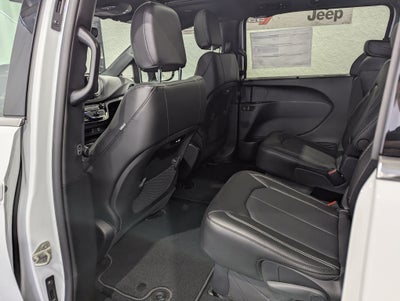 2027 Chrysler Pacifica PACIFICA SELECT AWD