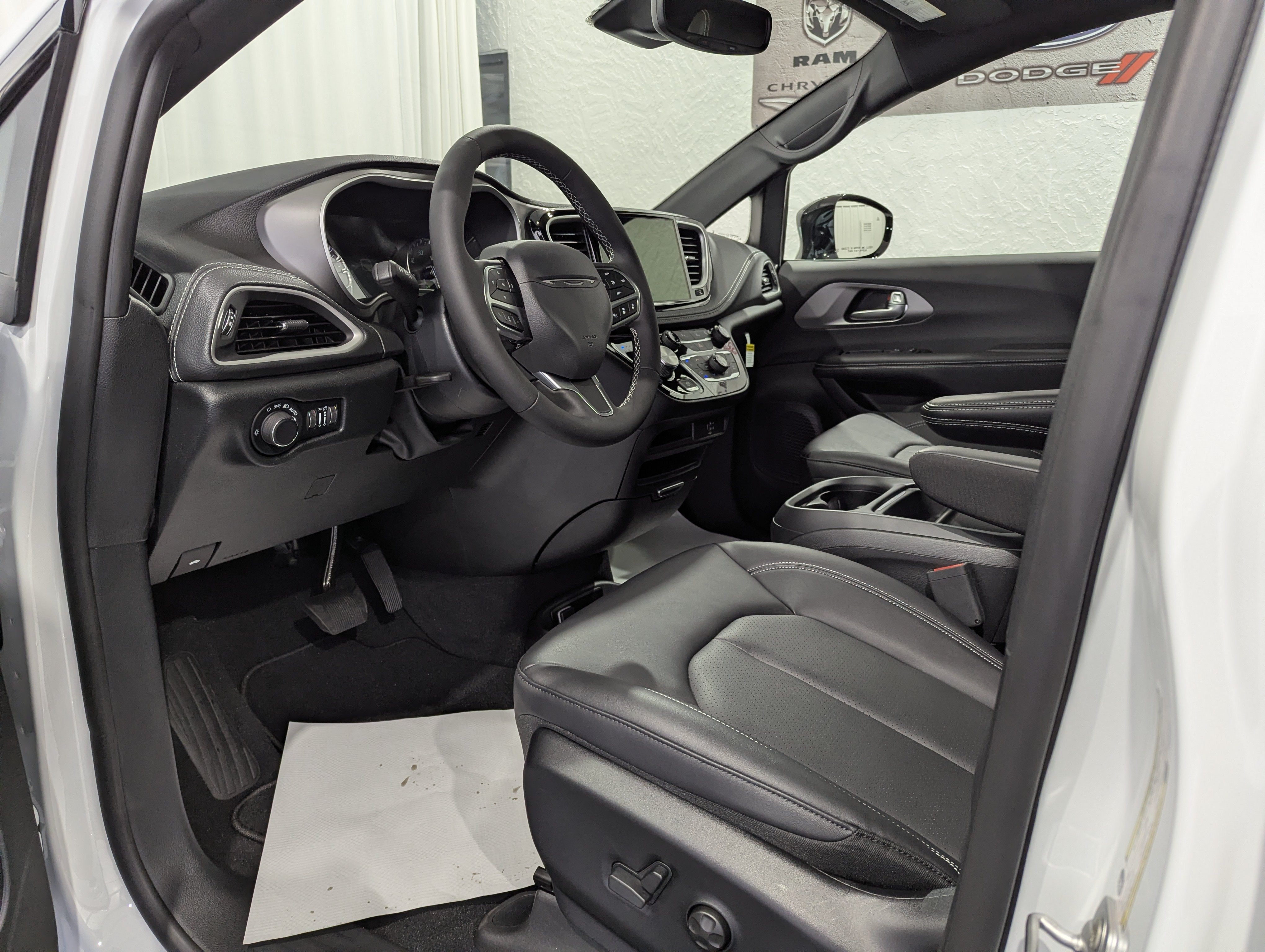 2027 Chrysler Pacifica PACIFICA SELECT AWD