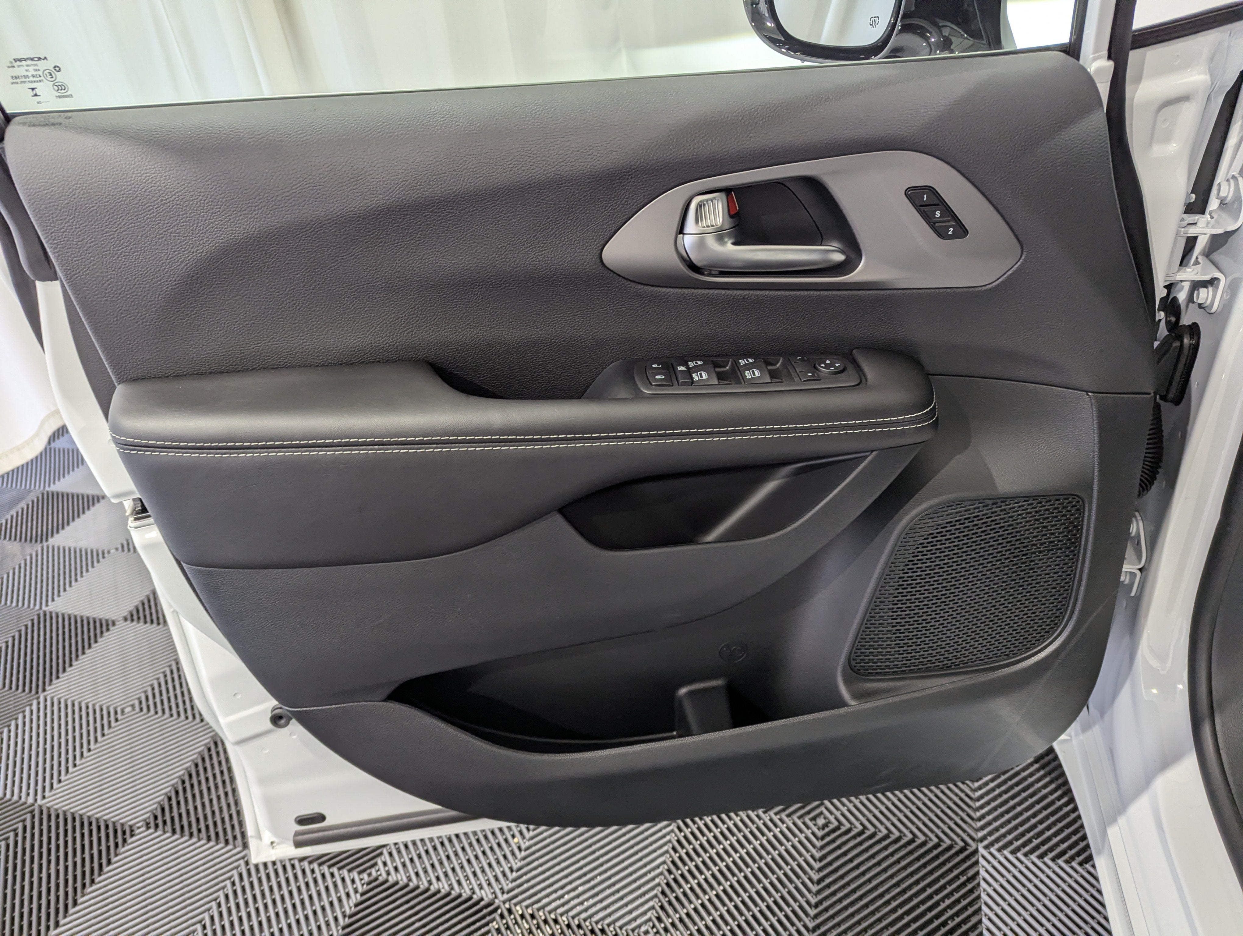 2027 Chrysler Pacifica PACIFICA SELECT AWD