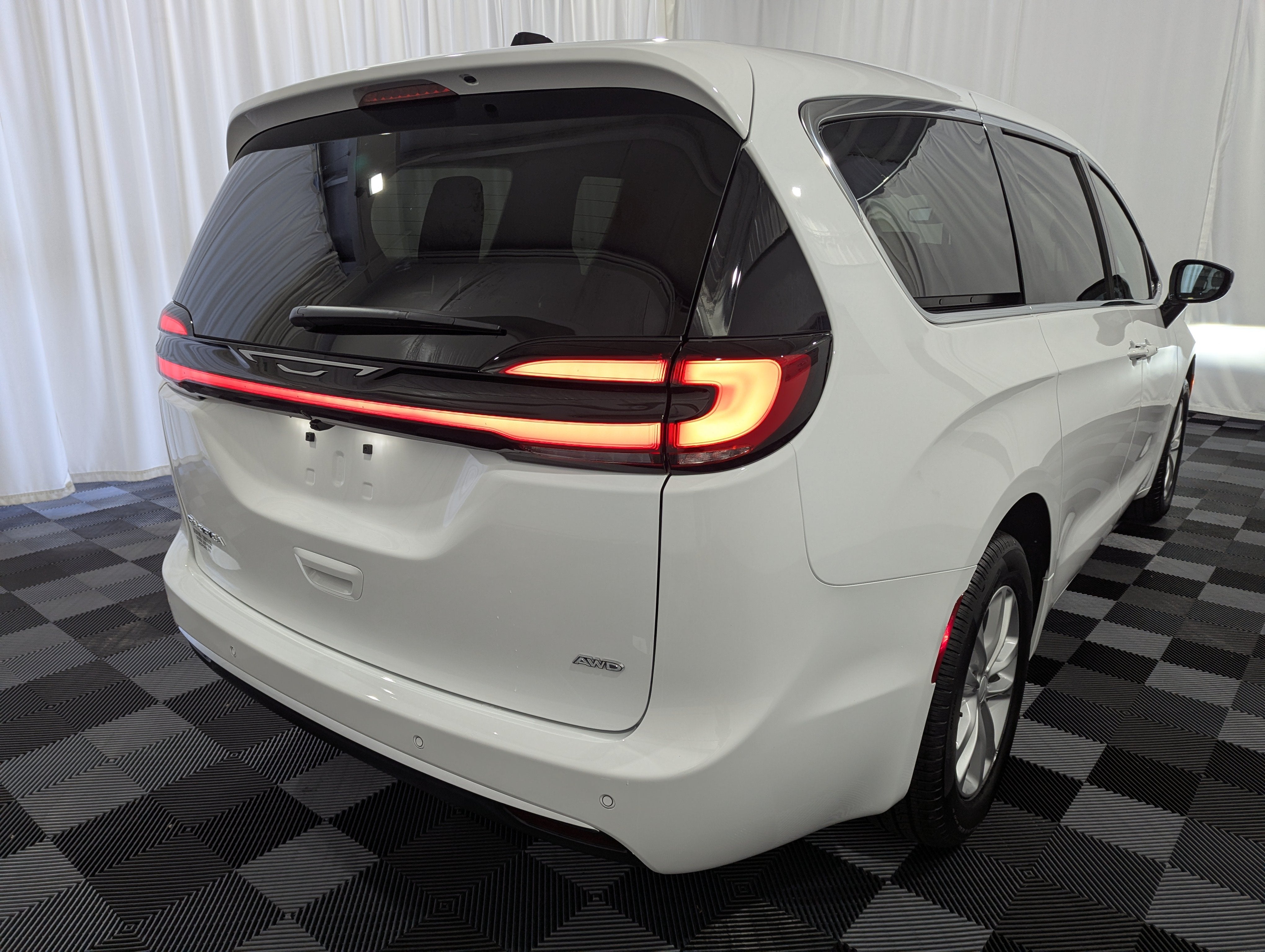 2027 Chrysler Pacifica PACIFICA SELECT AWD