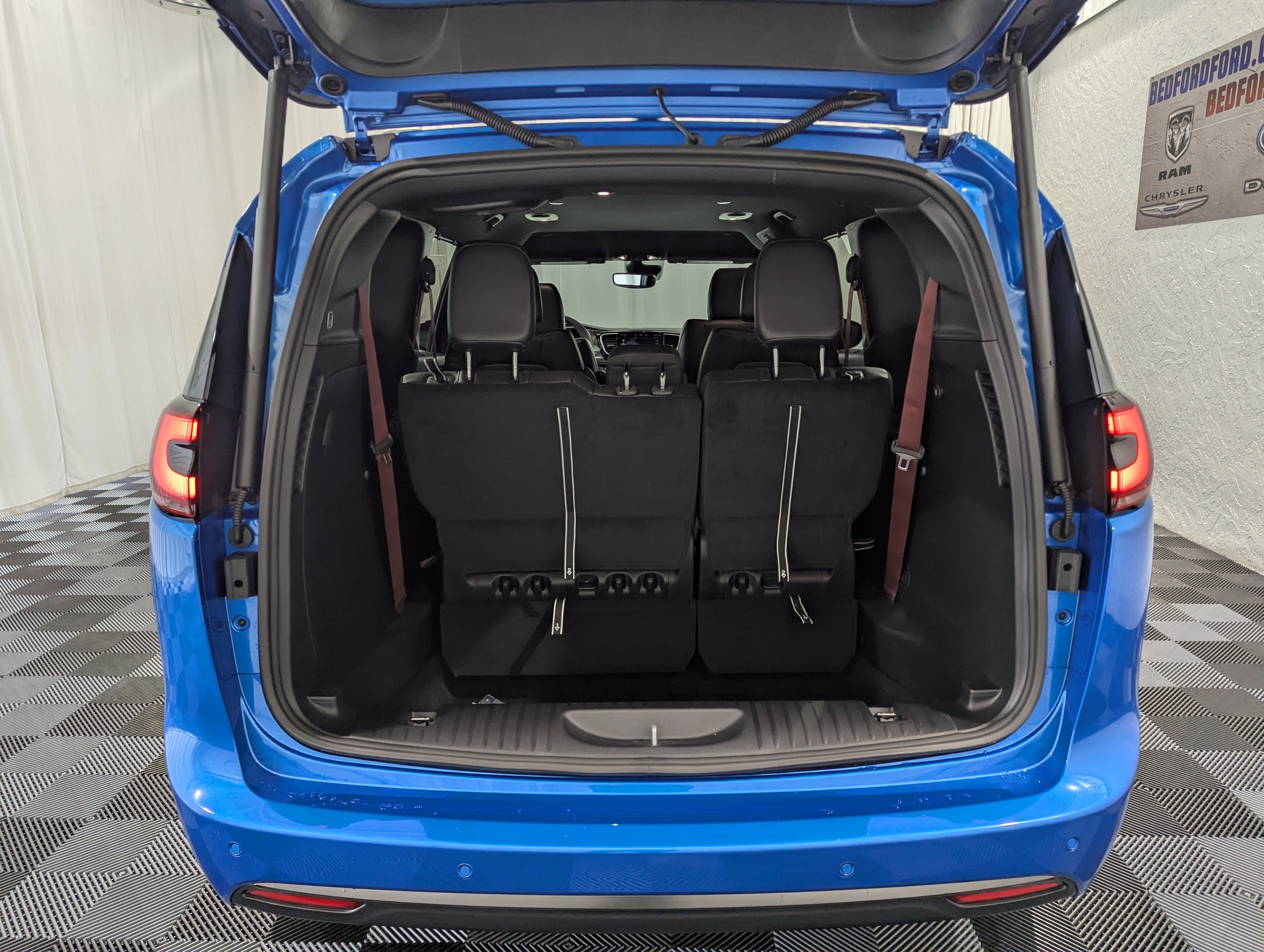 2027 Chrysler Pacifica PACIFICA SELECT AWD