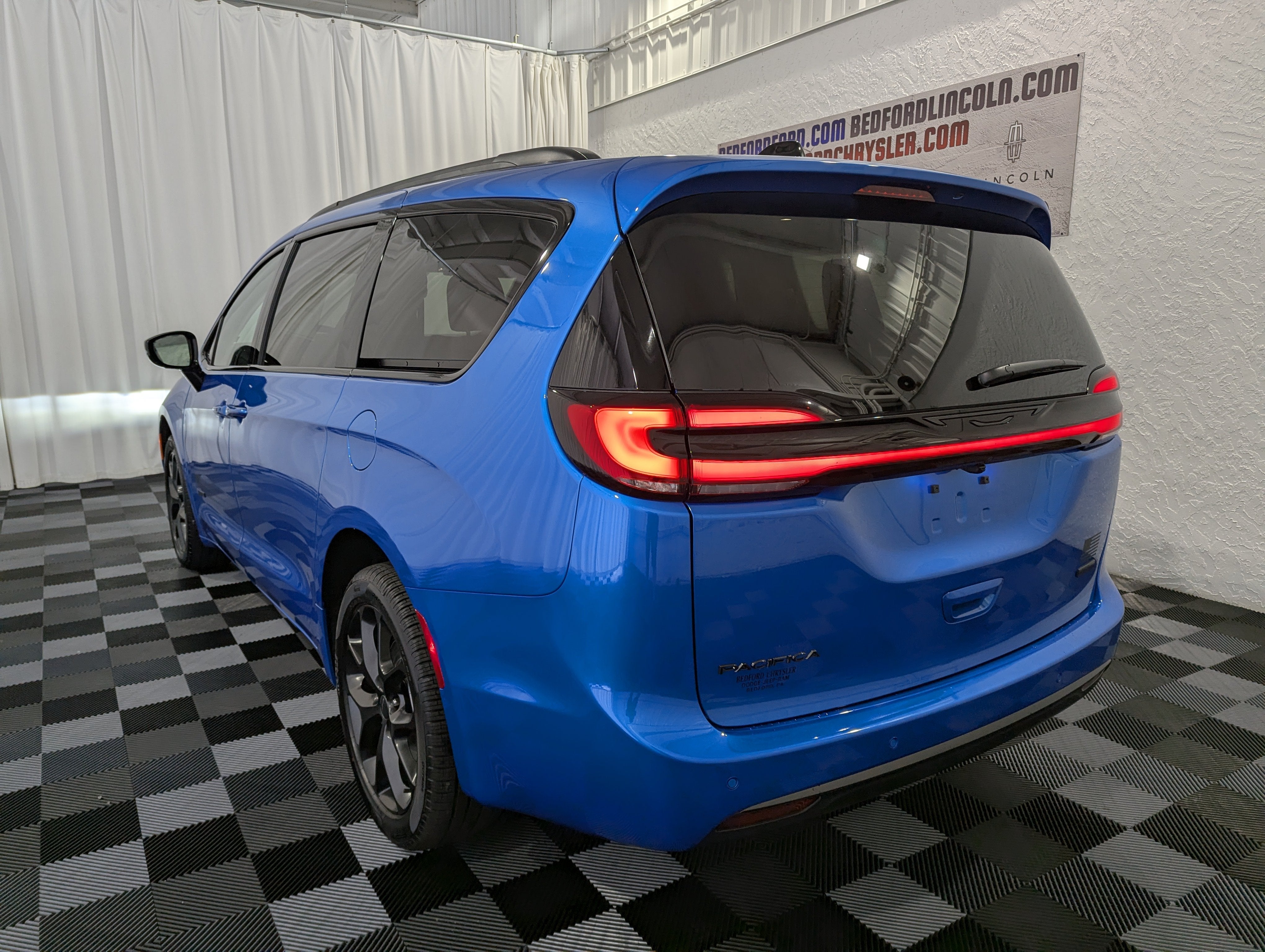 2027 Chrysler Pacifica PACIFICA SELECT AWD
