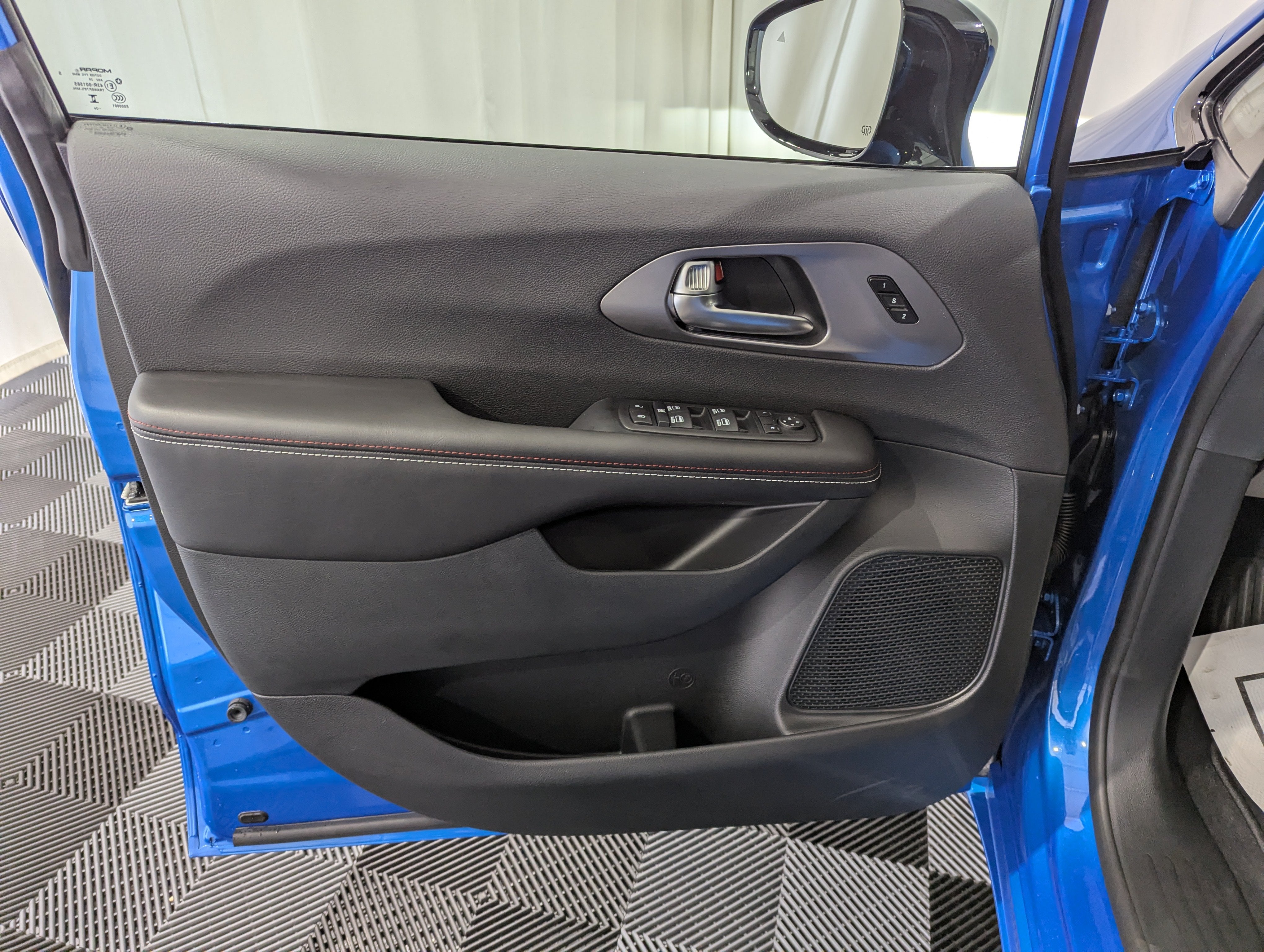2027 Chrysler Pacifica PACIFICA SELECT AWD