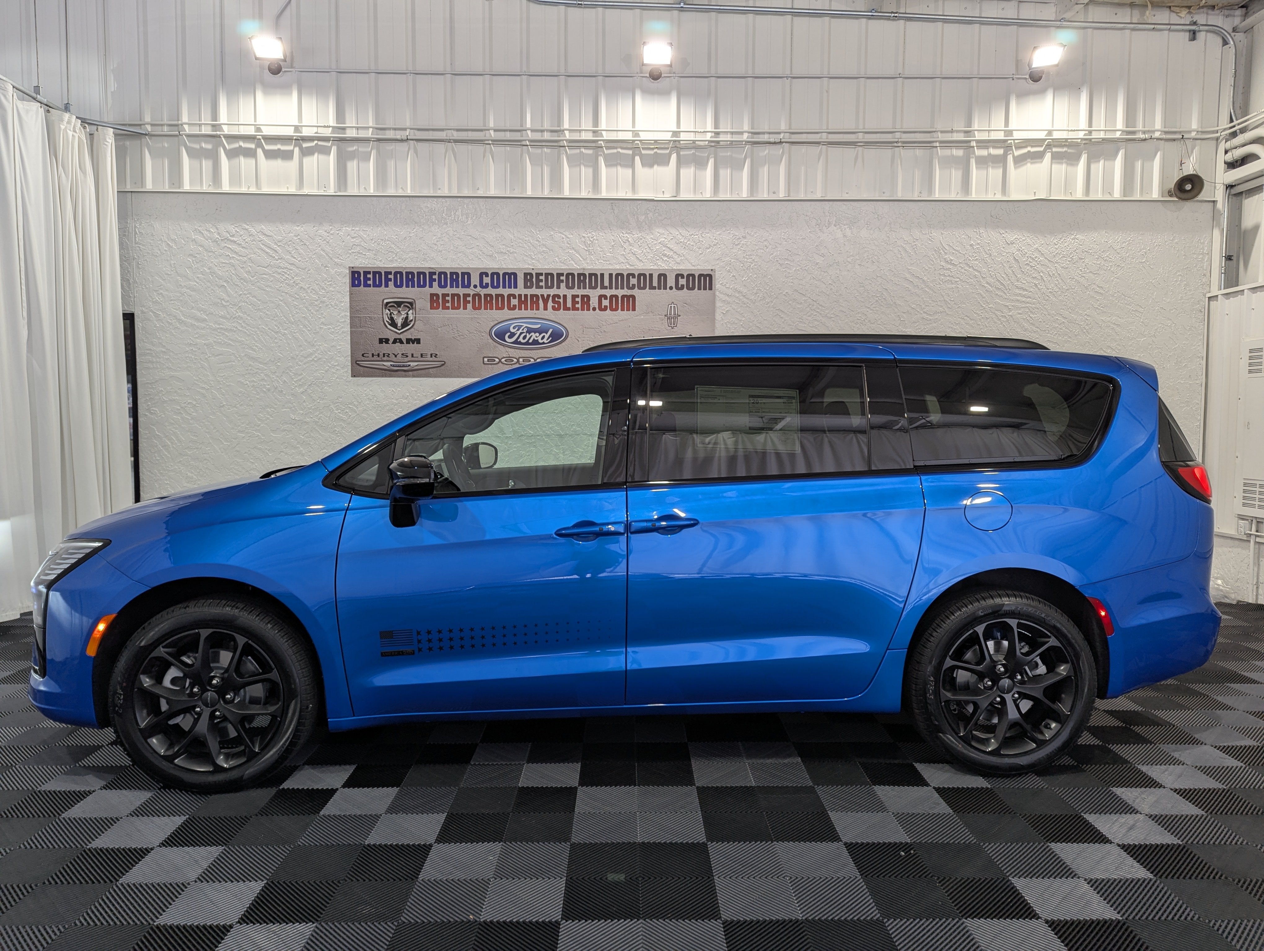 2027 Chrysler Pacifica PACIFICA SELECT AWD