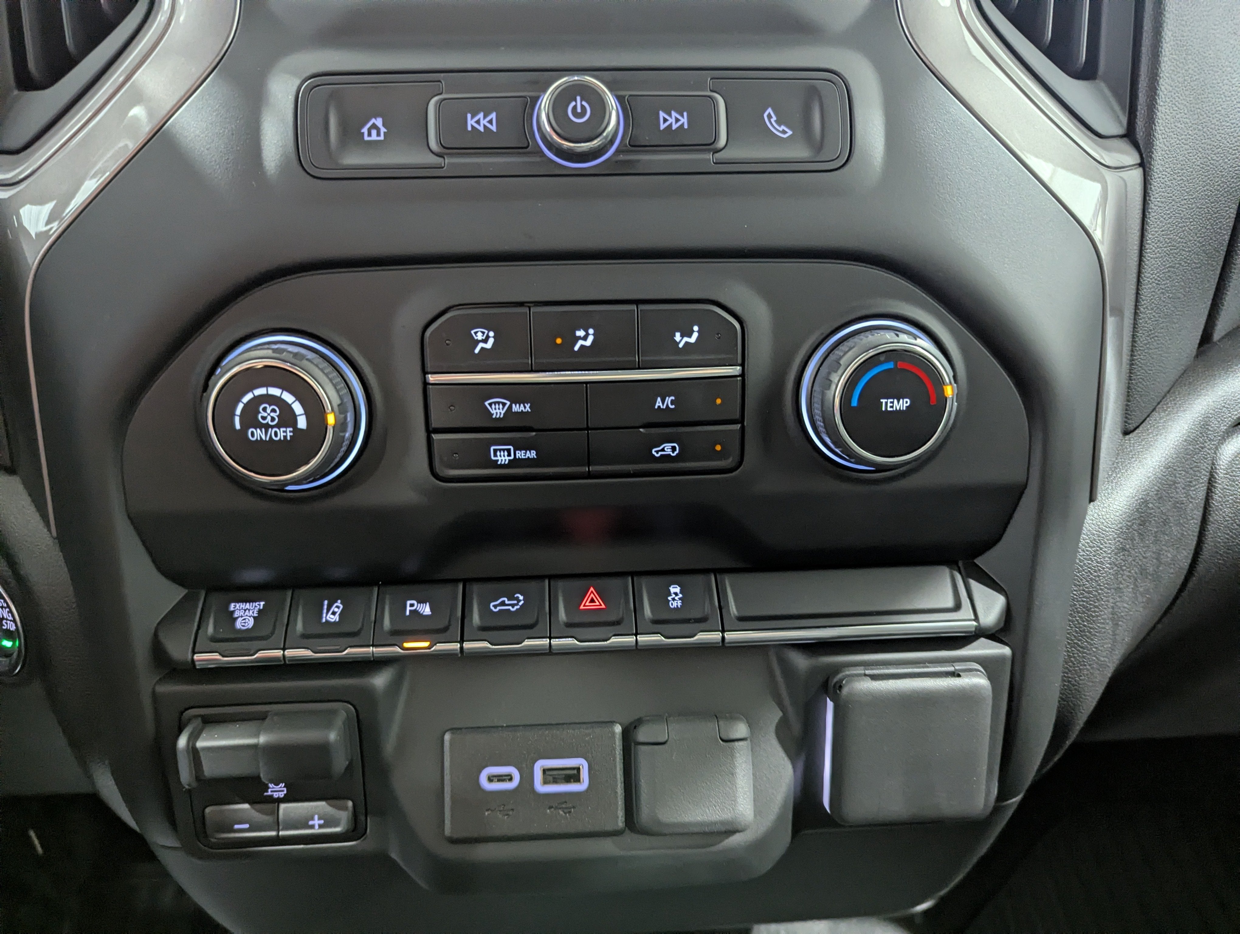 2024 Chevrolet Silverado 2500HD 4WD Crew Cab Standard Bed Custom