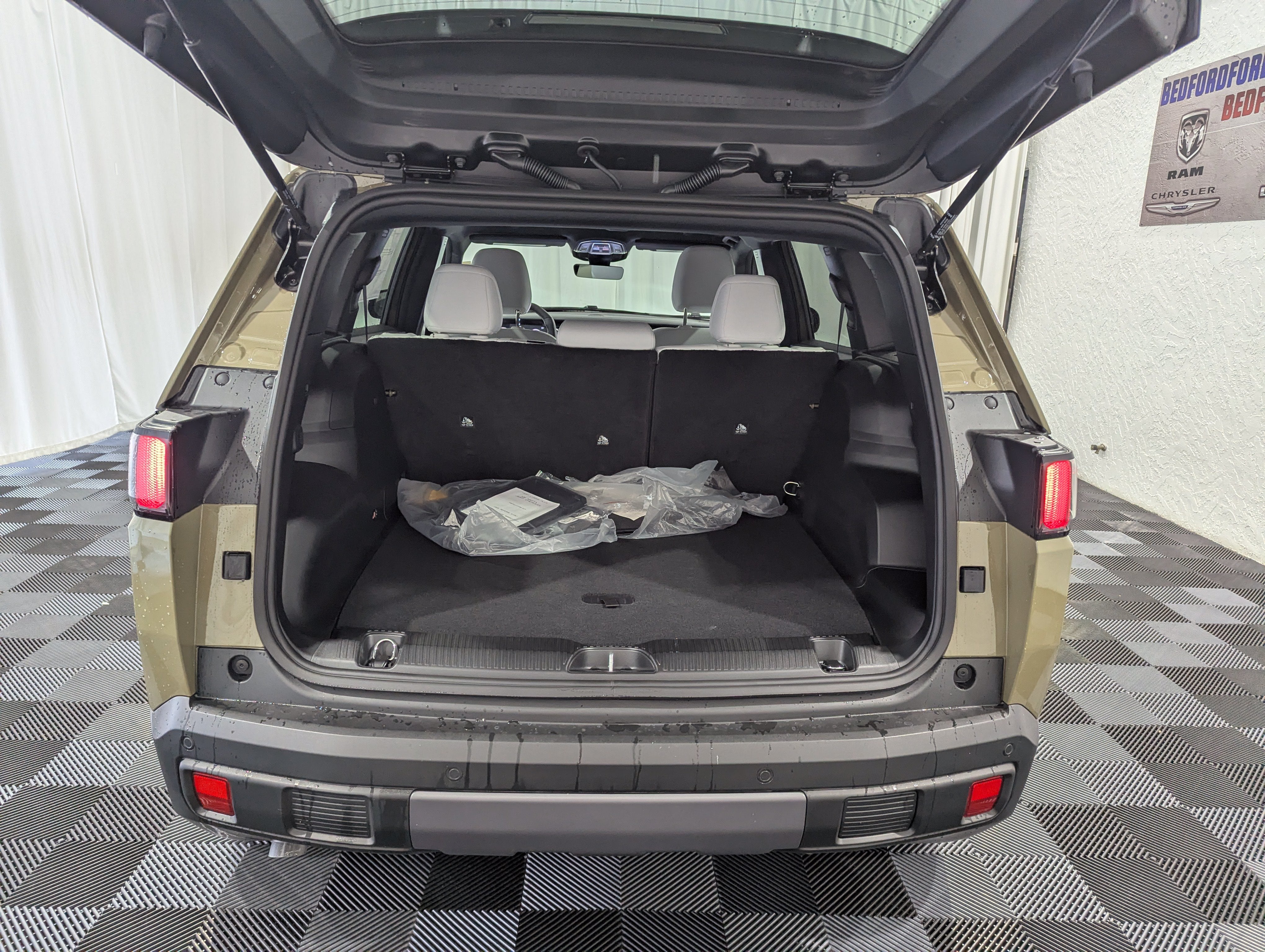 2026 Jeep Cherokee CHEROKEE LAREDO 4X4