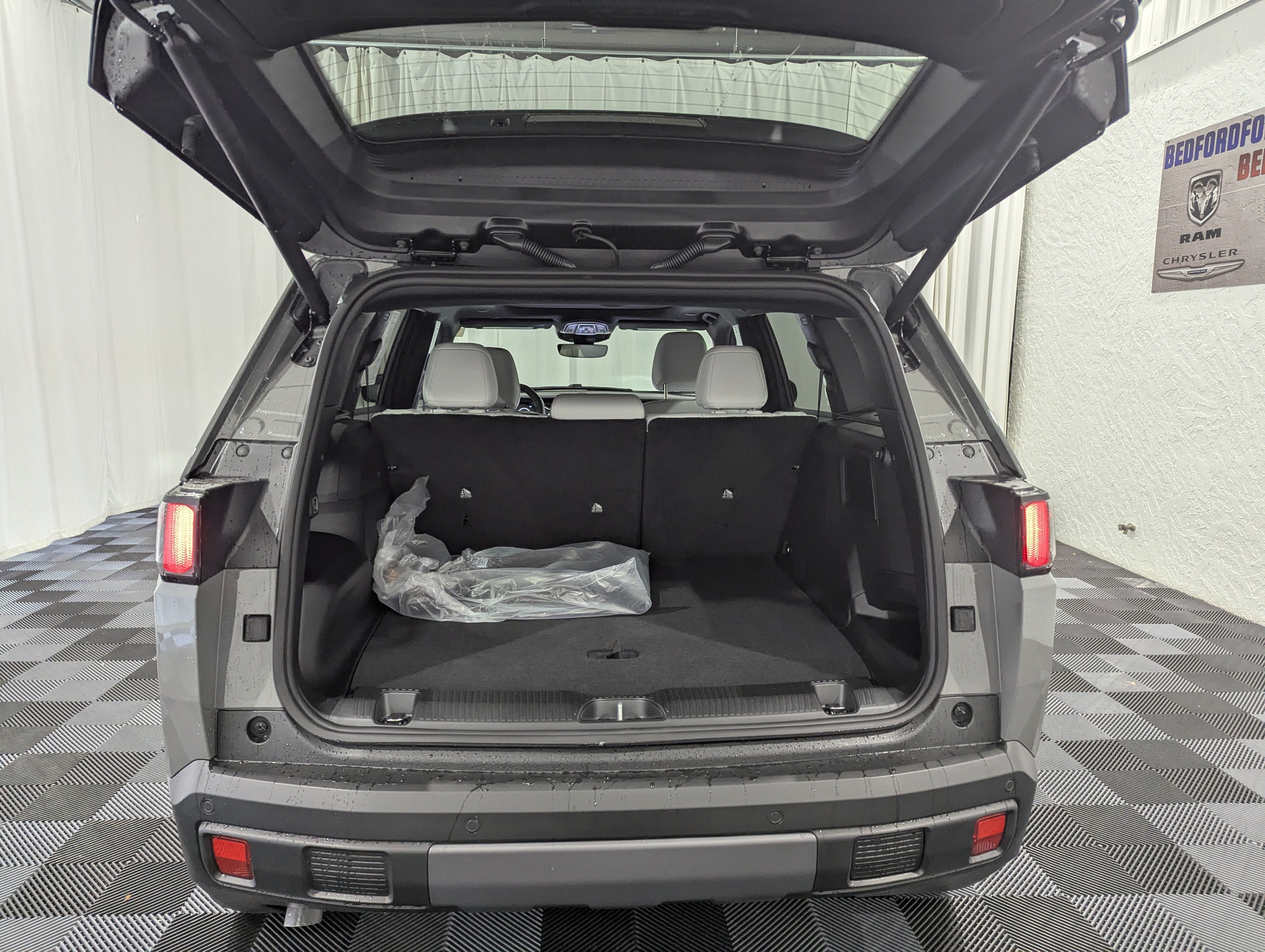 2026 Jeep Cherokee CHEROKEE OVERLAND 4X4