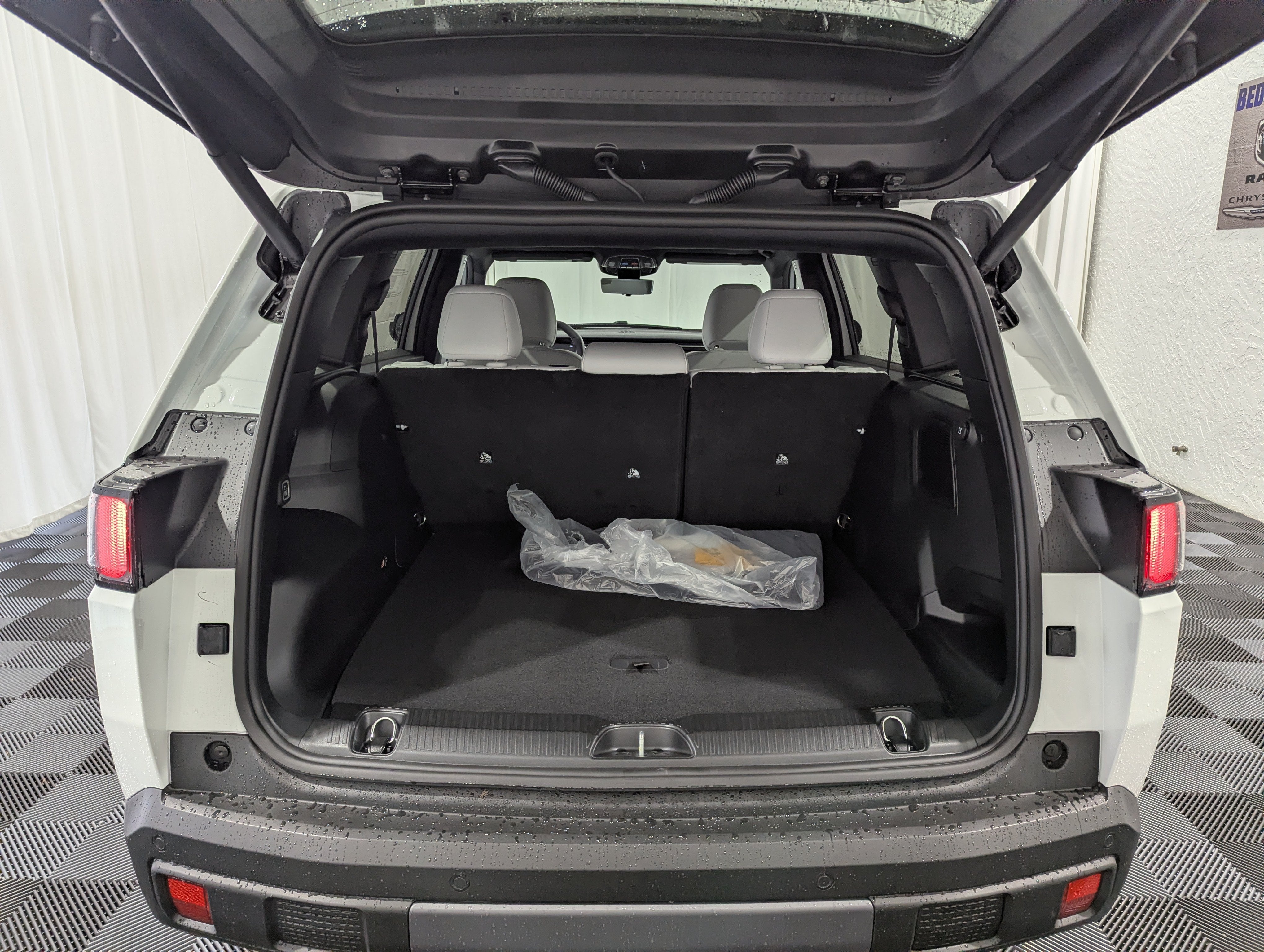 2026 Jeep Cherokee CHEROKEE OVERLAND 4X4