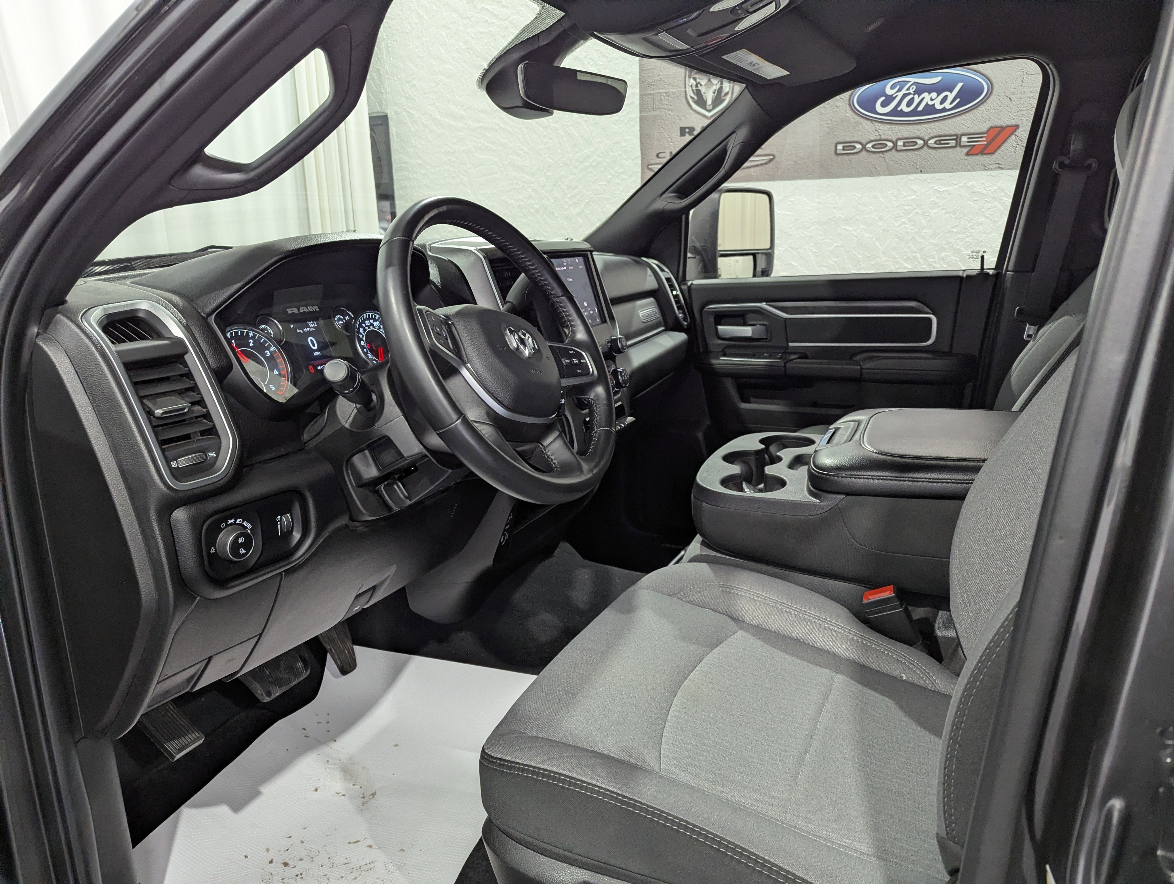 2024 RAM 3500 Big Horn Crew Cab 4x4 8' Box