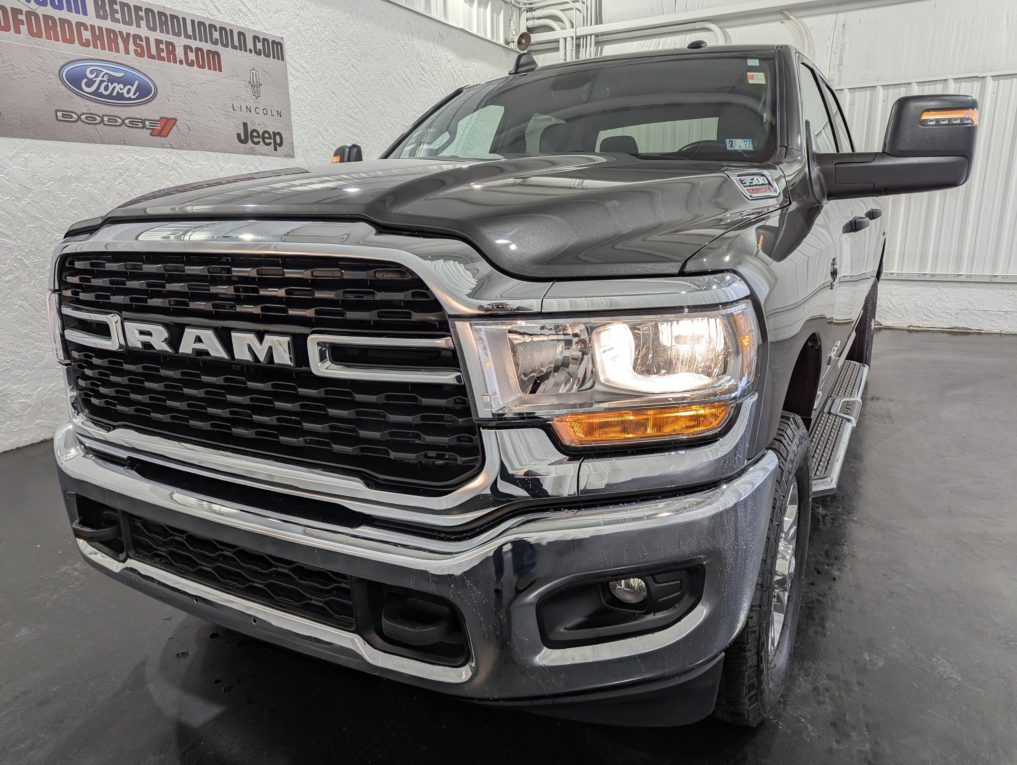 2024 RAM 3500 Big Horn Crew Cab 4x4 8' Box