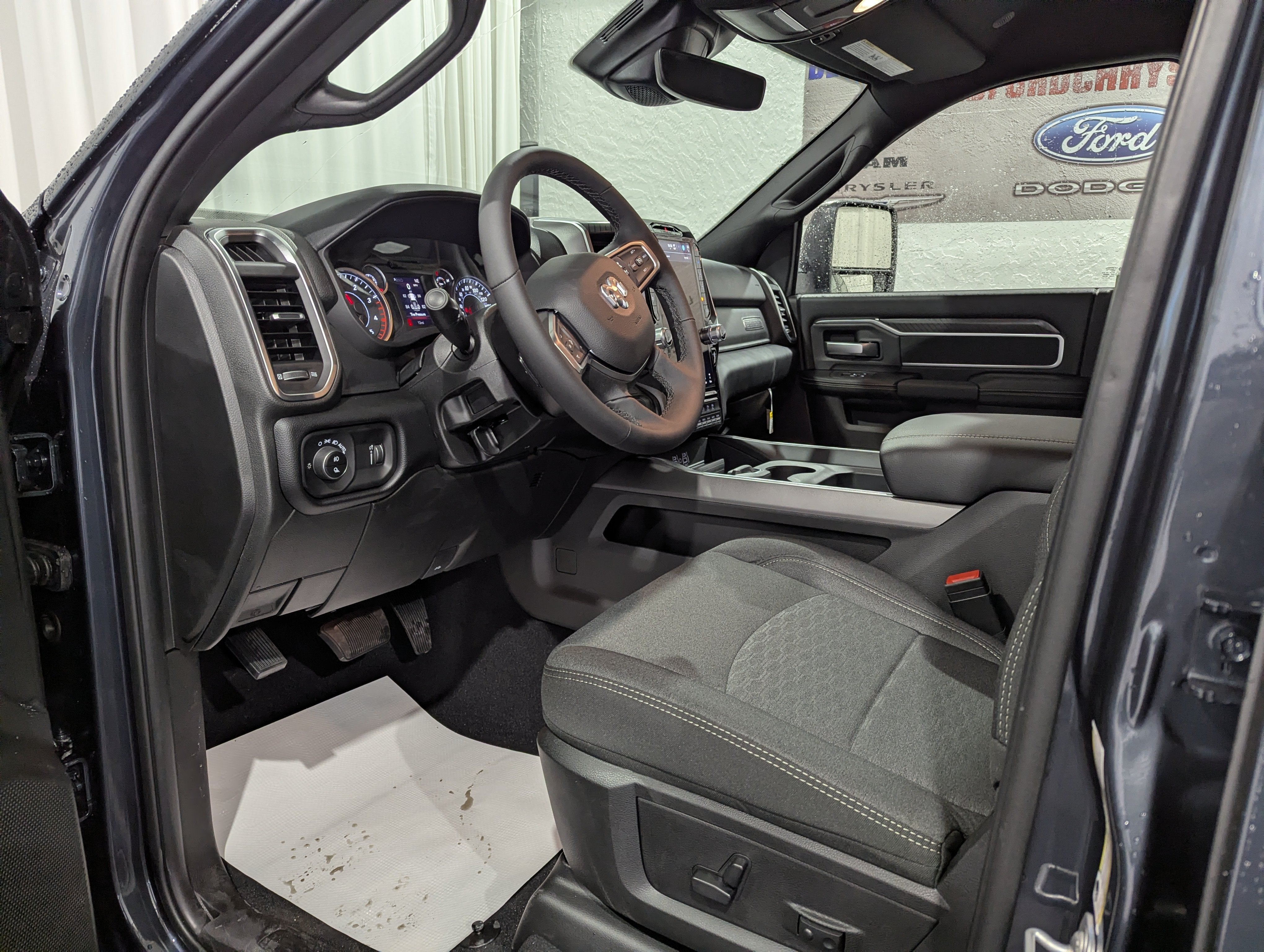 2027 RAM 3500 RAM 3500 BIG HORN CREW CAB 4X4 8' BOX