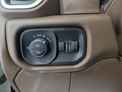 2020 RAM 3500 Laramie Crew Cab 4x4 8' Box