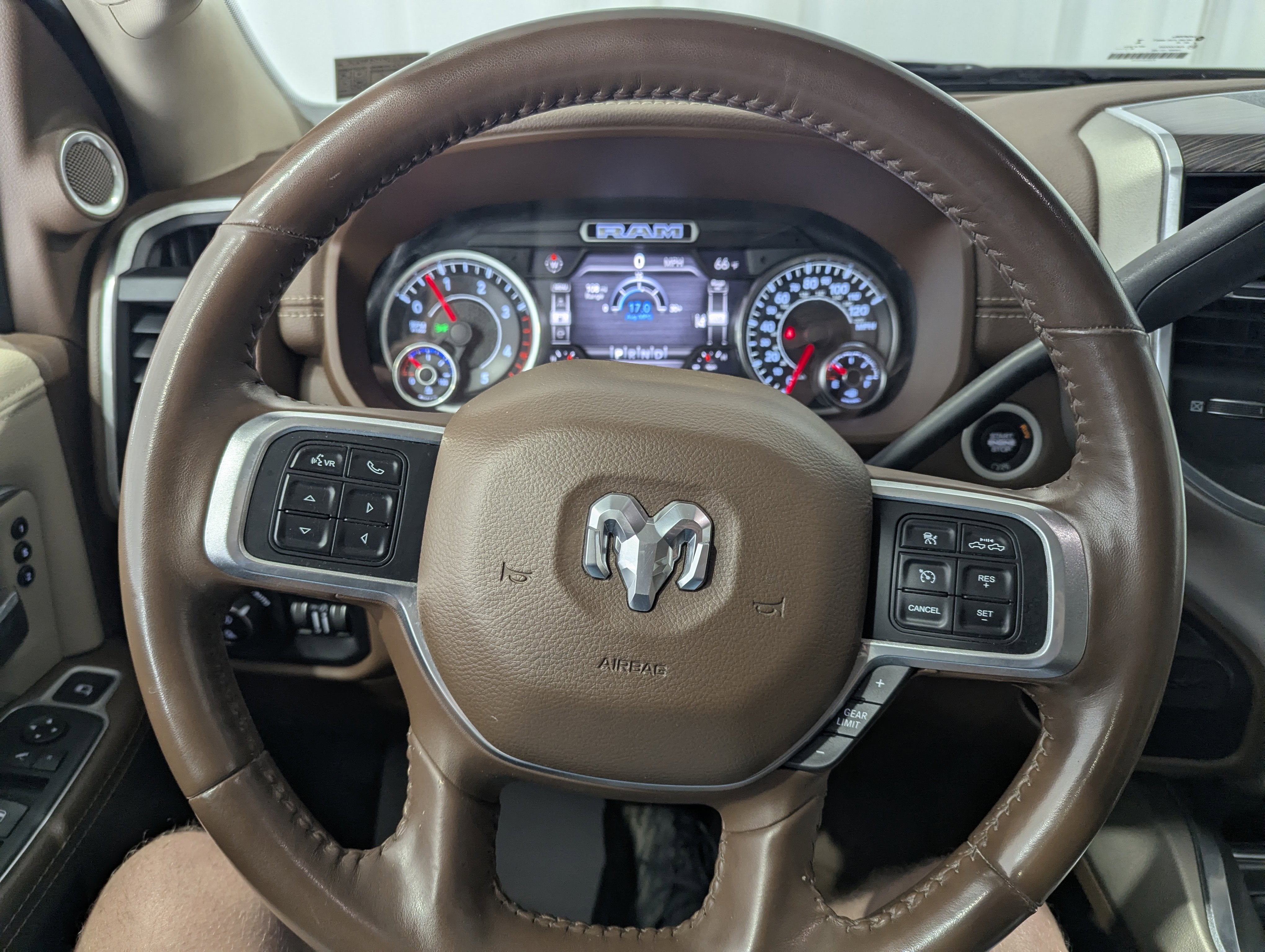 2020 RAM 3500 Laramie Crew Cab 4x4 8' Box