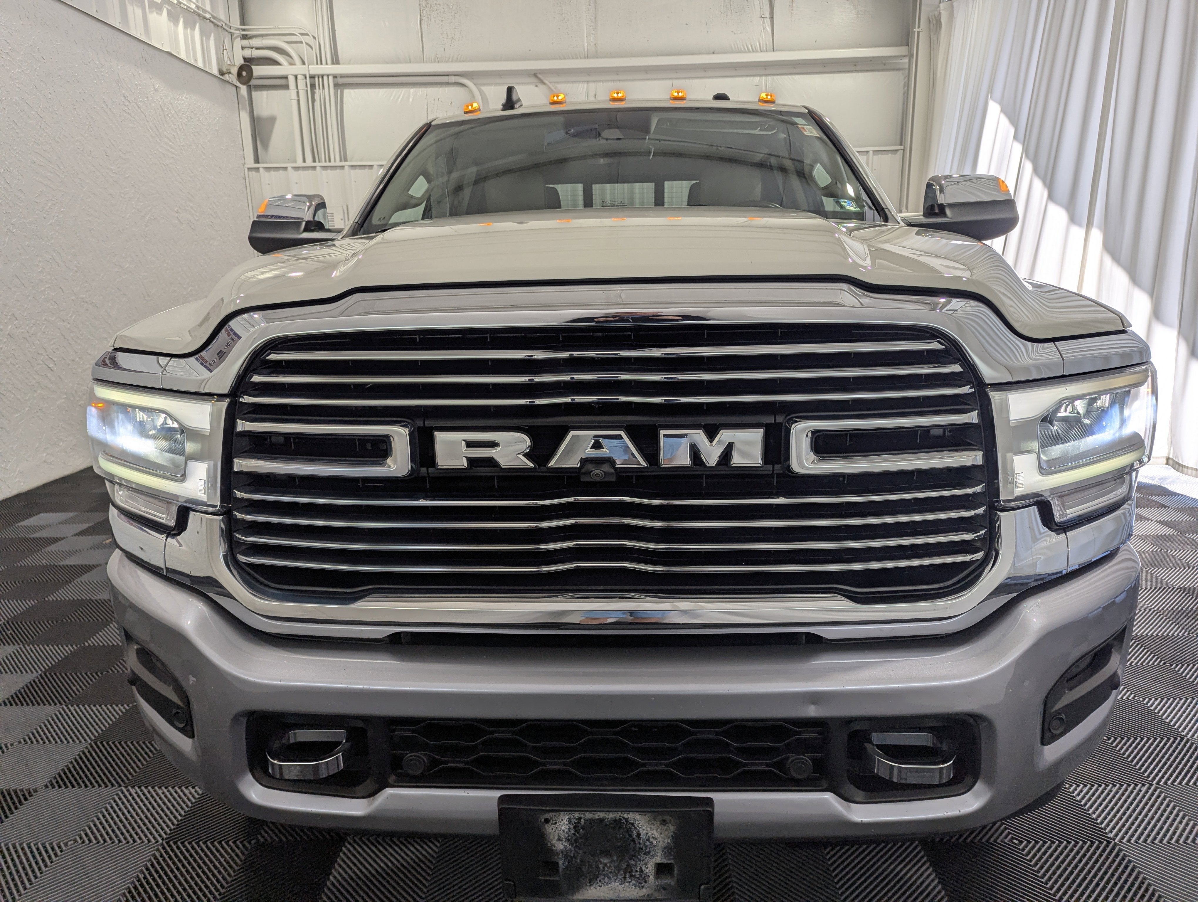 2020 RAM 3500 Laramie Crew Cab 4x4 8' Box