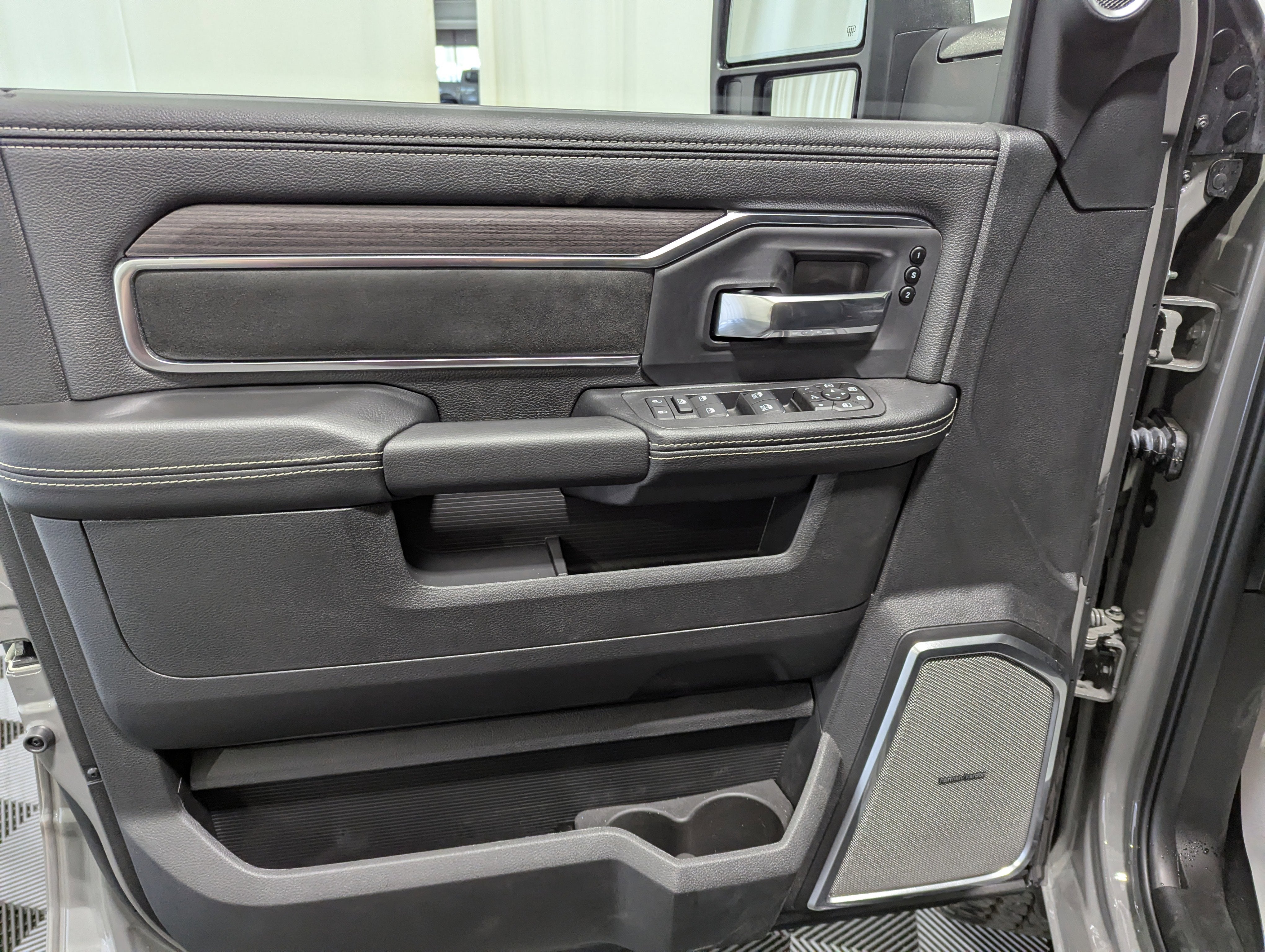 2026 RAM Ram 3500 RAM 3500 LARAMIE MEGA CAB 4X4 6'4' BOX