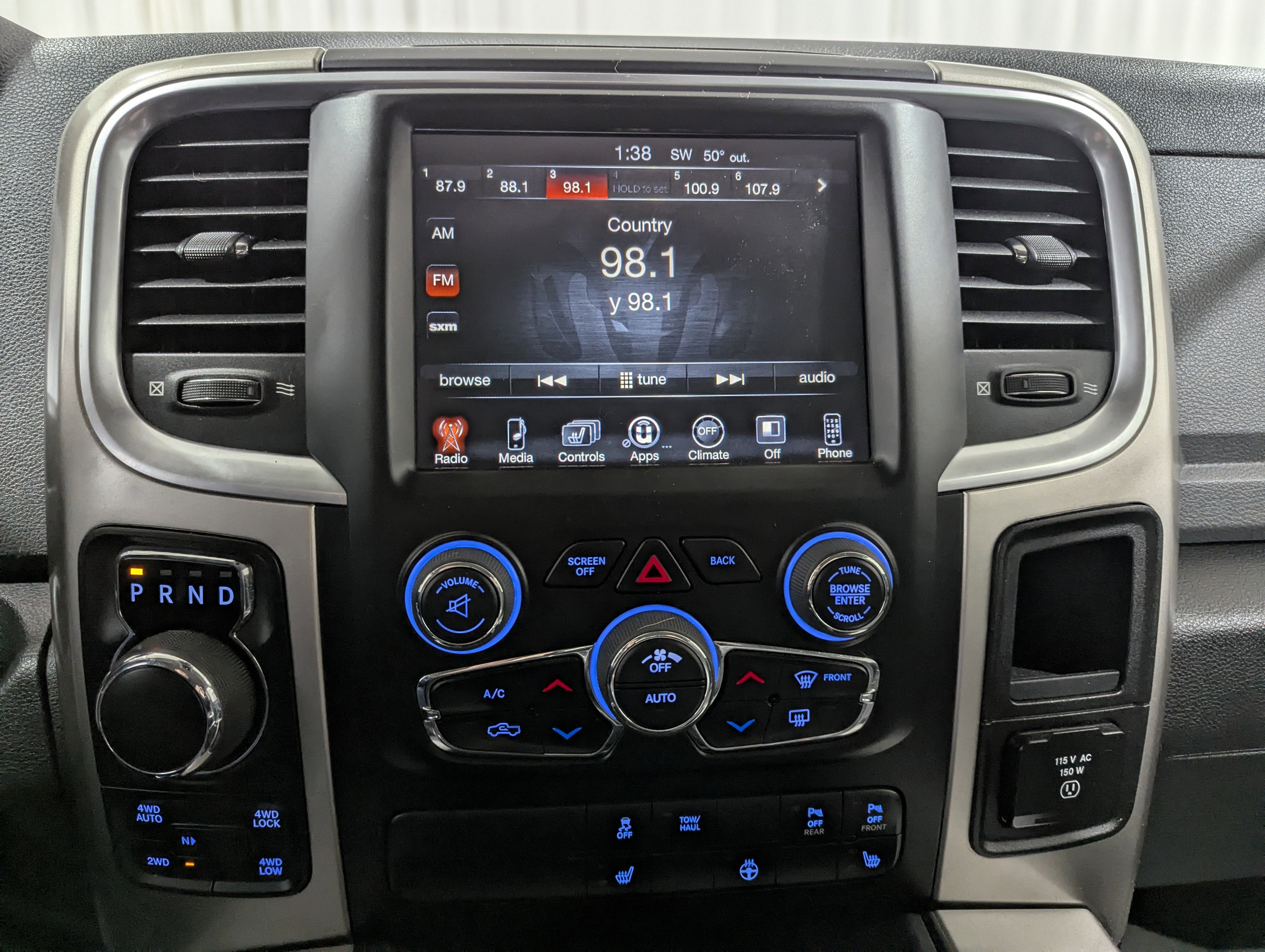 2017 RAM 1500 Big Horn Crew Cab 4x4 5'7' Box