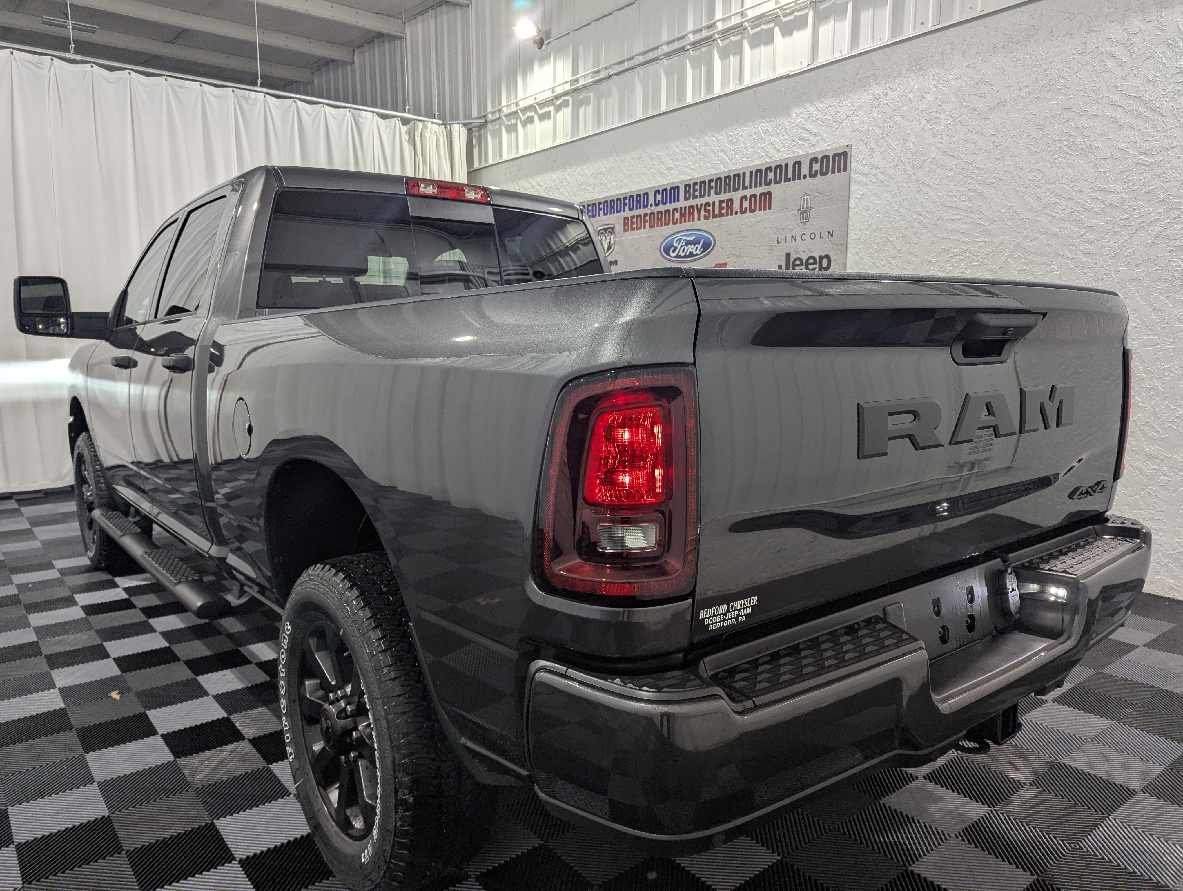 2026 RAM Ram 2500 RAM 2500 BLACK EXPRESS CREW CAB 4X4 6'4' BOX