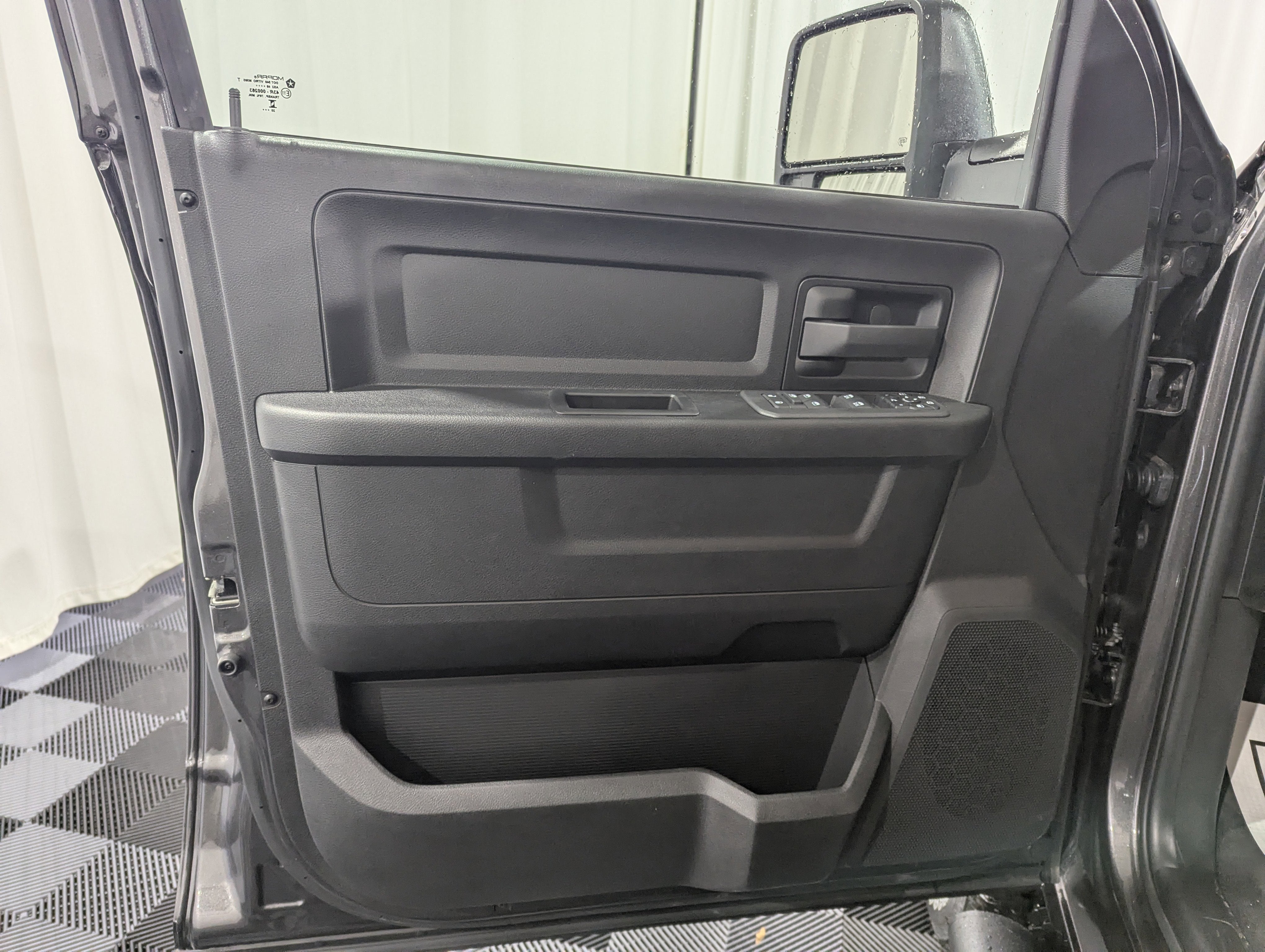 2026 RAM Ram 2500 RAM 2500 BLACK EXPRESS CREW CAB 4X4 6'4' BOX