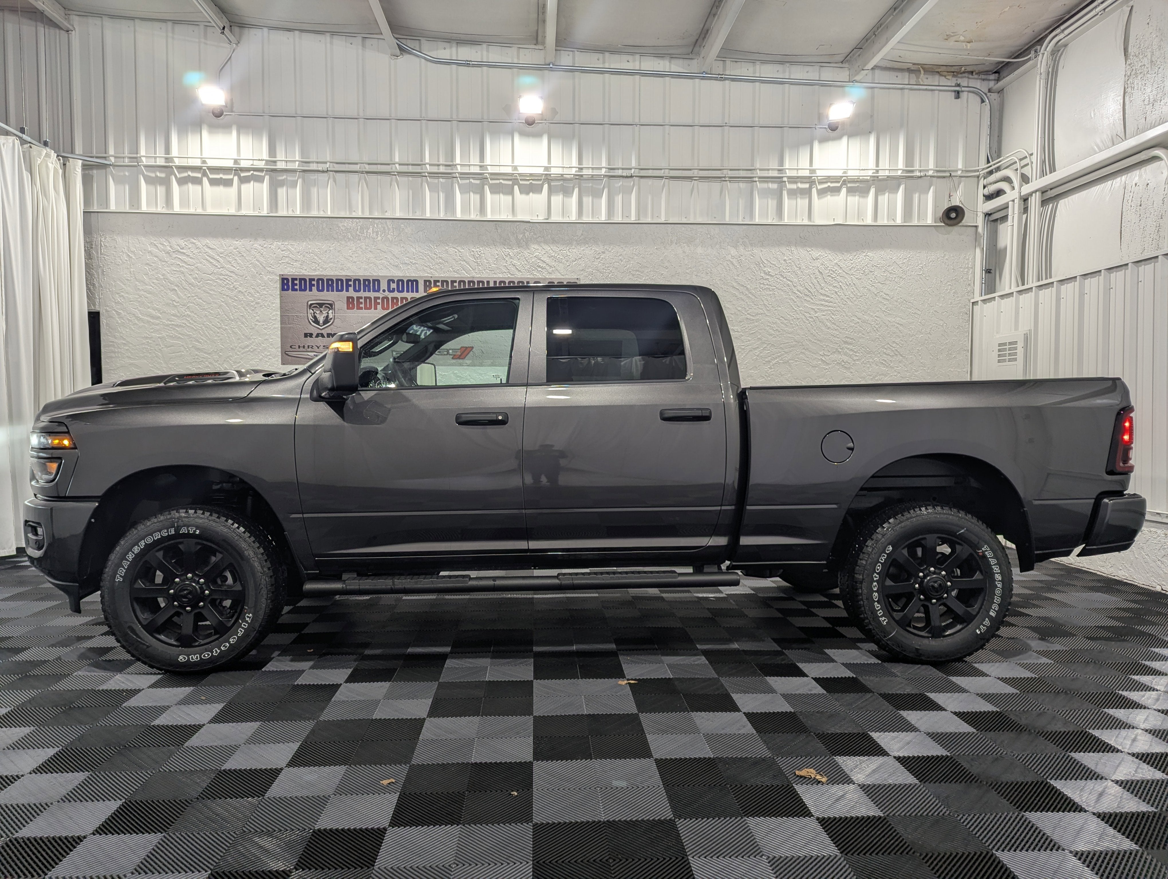 2026 RAM Ram 2500 RAM 2500 BLACK EXPRESS CREW CAB 4X4 6'4' BOX