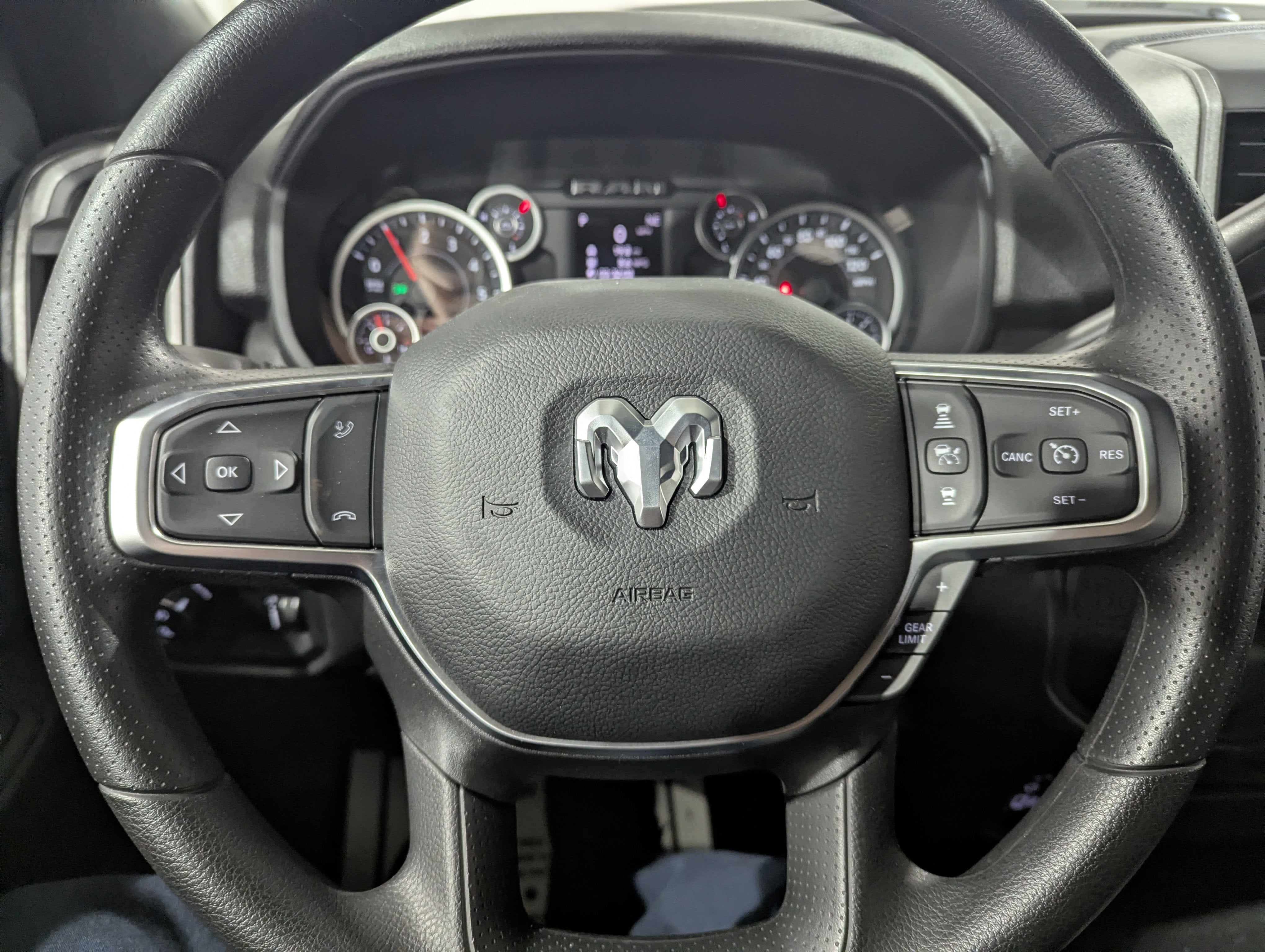 2026 RAM Ram 2500 RAM 2500 BLACK EXPRESS CREW CAB 4X4 6'4' BOX