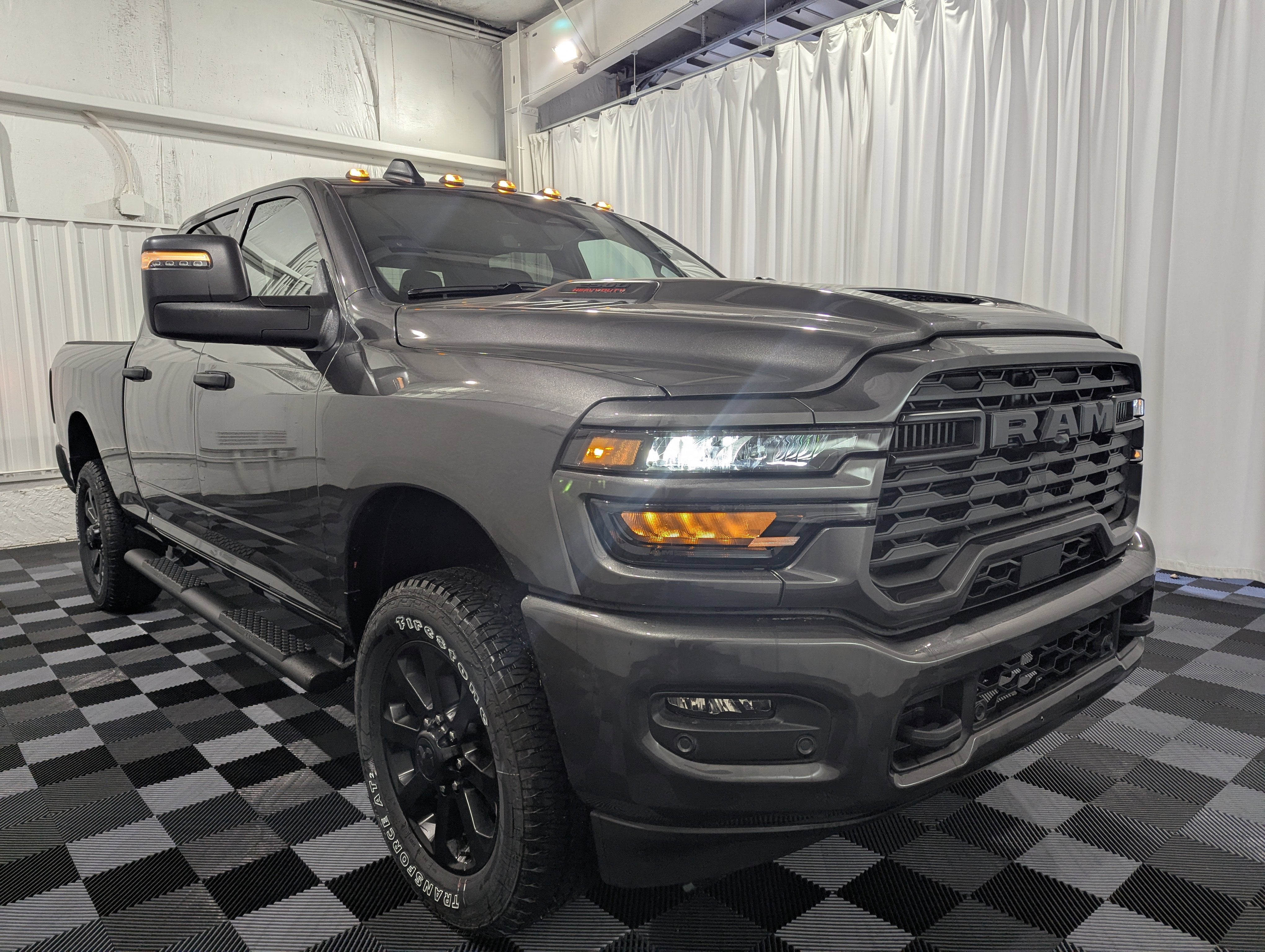 2026 RAM Ram 2500 RAM 2500 BLACK EXPRESS CREW CAB 4X4 6'4' BOX