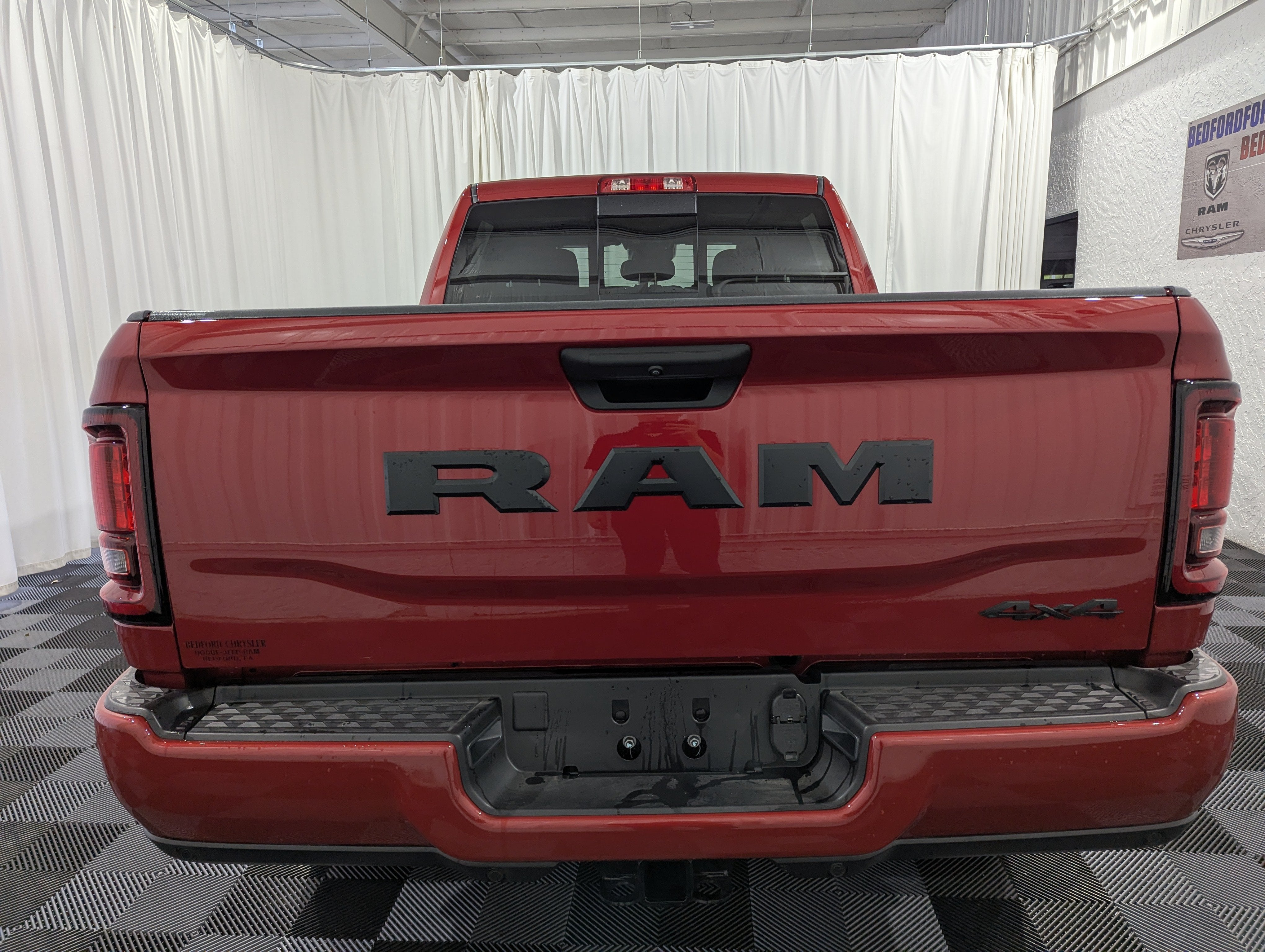 2026 RAM 2500 RAM 2500 BLACK EXPRESS CREW CAB 4X4 6'4' BOX
