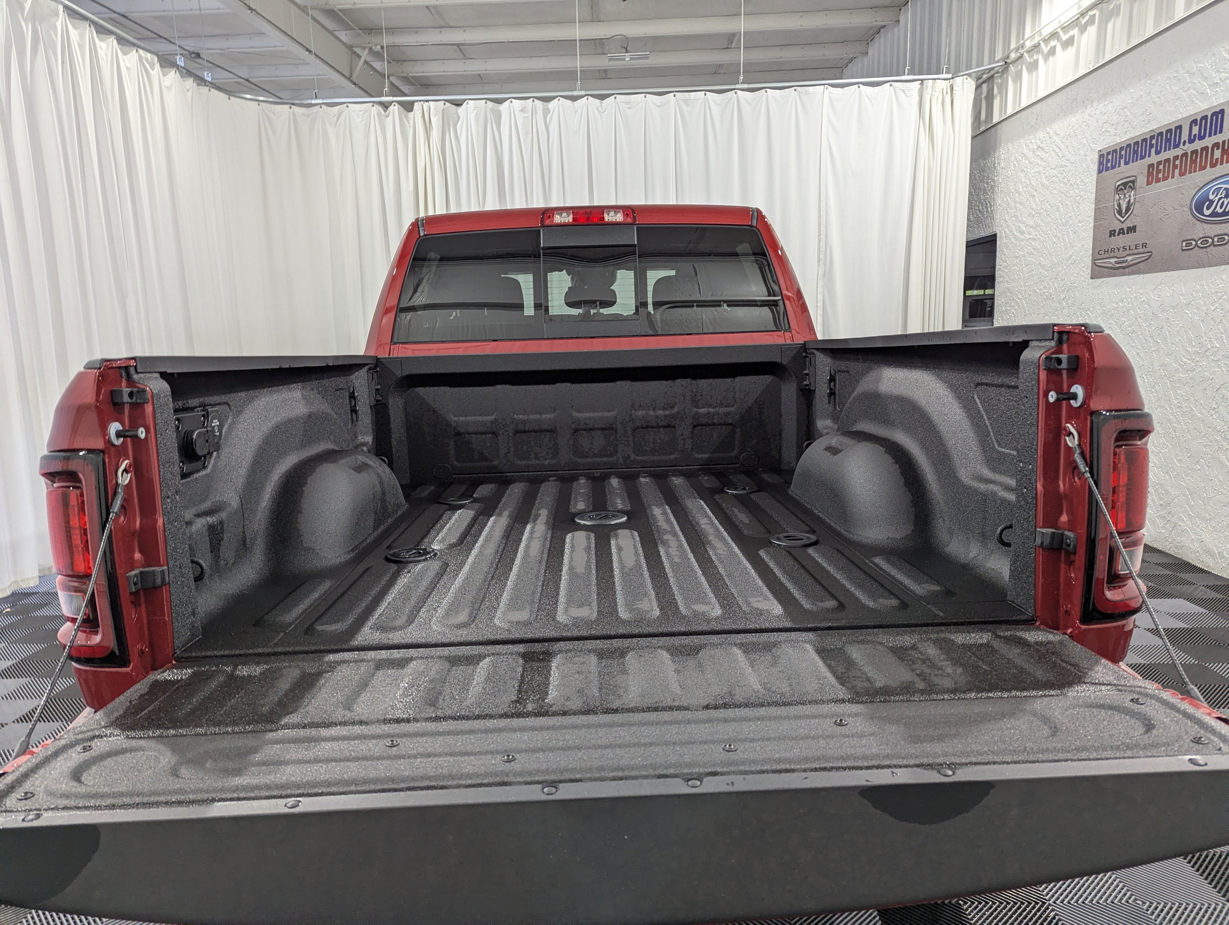 2026 RAM 2500 RAM 2500 BLACK EXPRESS CREW CAB 4X4 6'4' BOX