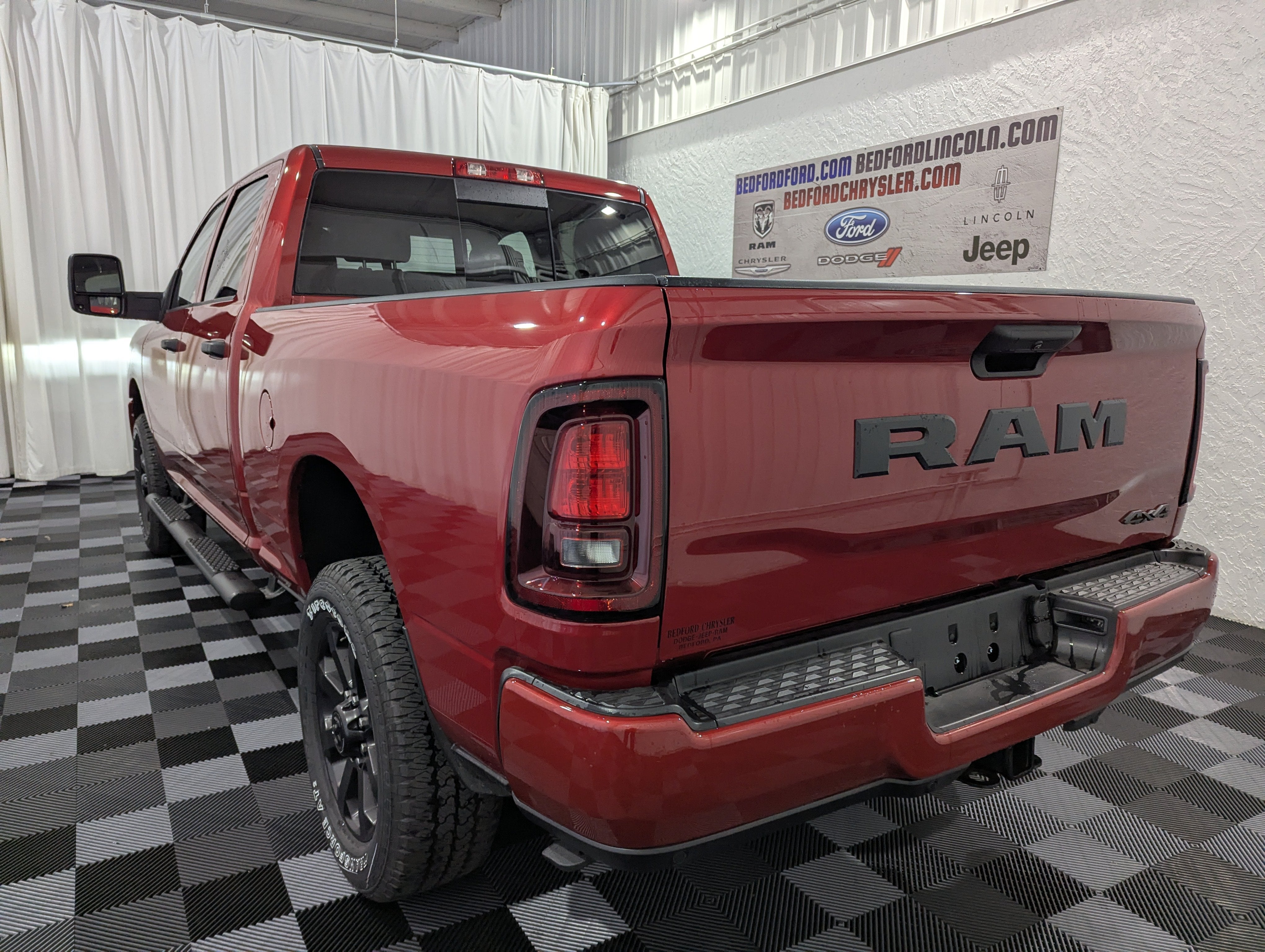 2026 RAM 2500 RAM 2500 BLACK EXPRESS CREW CAB 4X4 6'4' BOX
