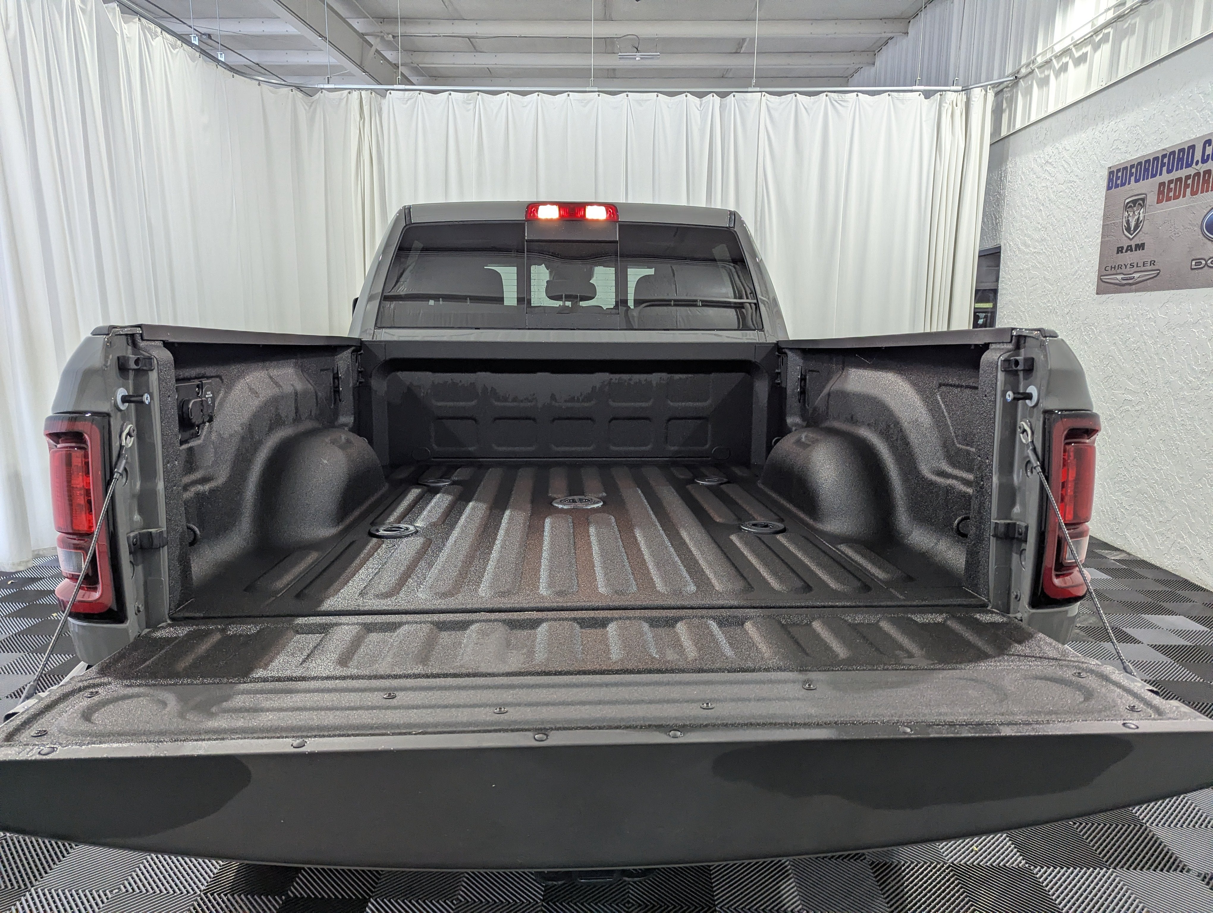 2026 RAM 2500 RAM 2500 BLACK EXPRESS CREW CAB 4X4 6'4' BOX