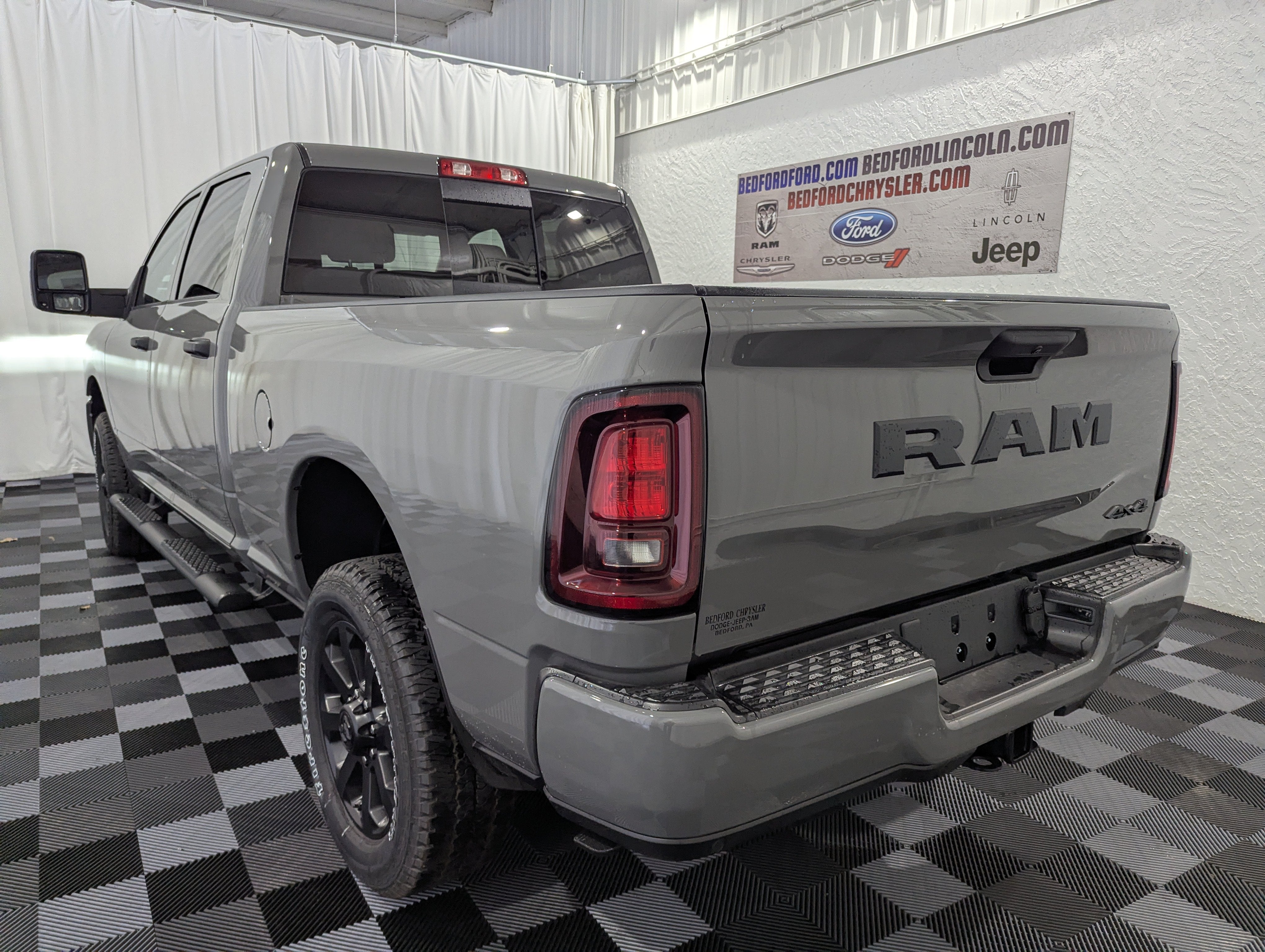 2026 RAM 2500 RAM 2500 BLACK EXPRESS CREW CAB 4X4 6'4' BOX