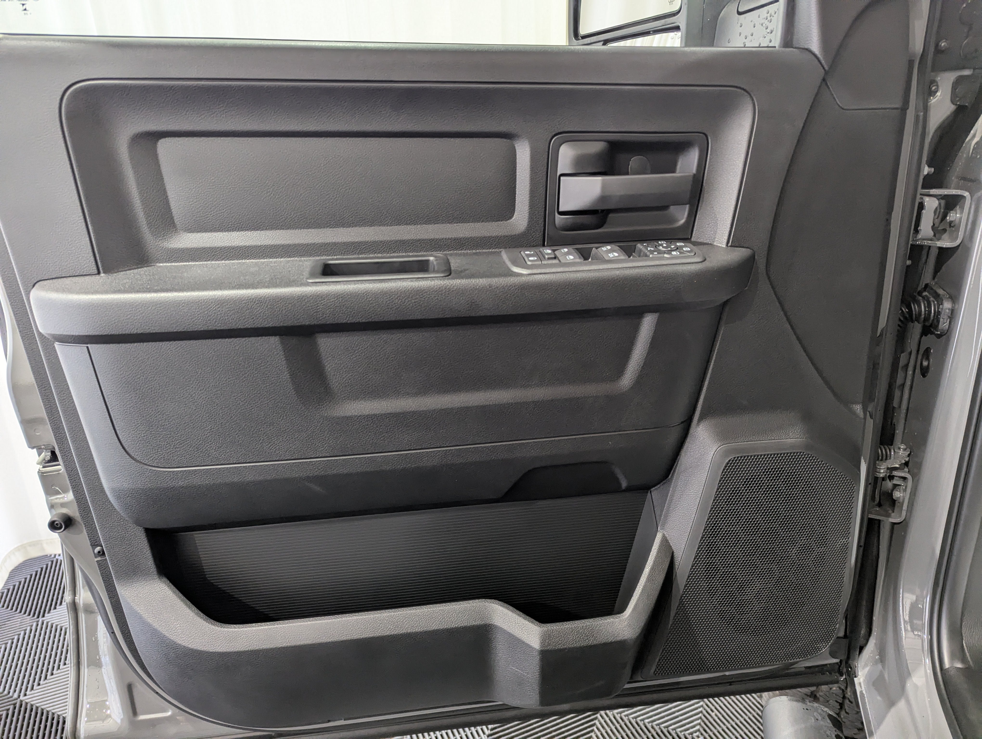 2026 RAM 2500 RAM 2500 BLACK EXPRESS CREW CAB 4X4 6'4' BOX