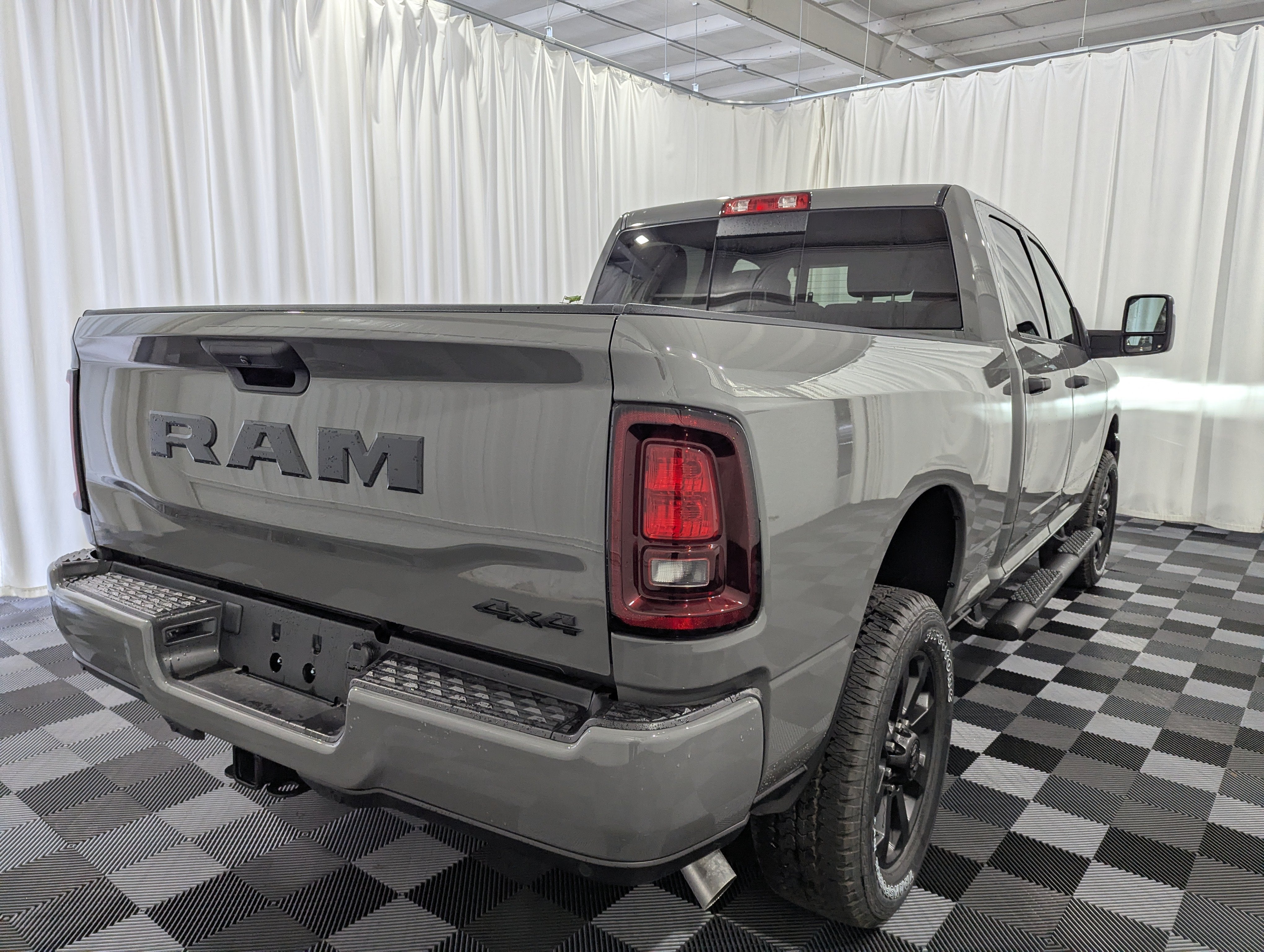 2026 RAM 2500 RAM 2500 BLACK EXPRESS CREW CAB 4X4 6'4' BOX