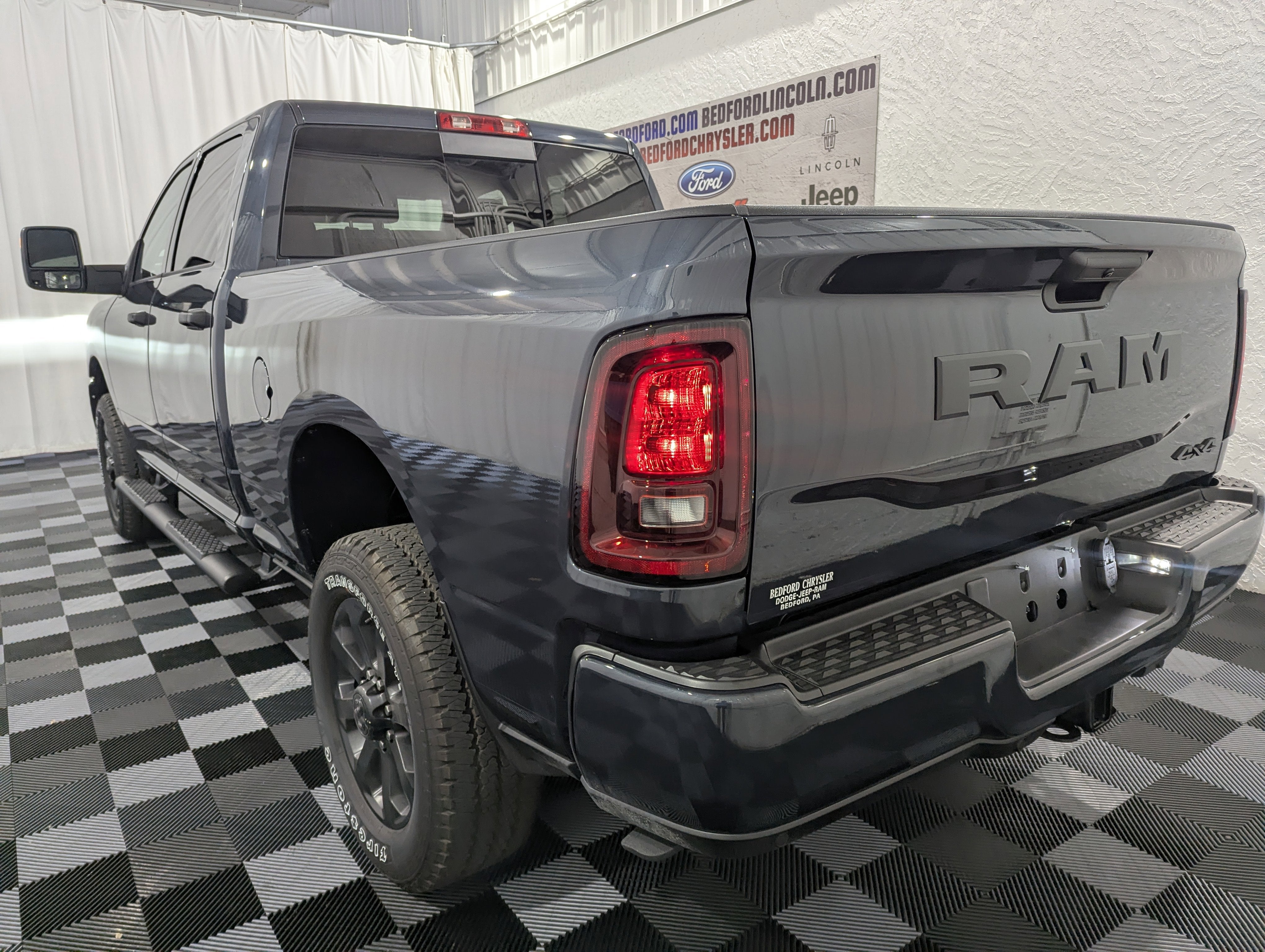2026 RAM Ram 2500 RAM 2500 BLACK EXPRESS CREW CAB 4X4 6'4' BOX