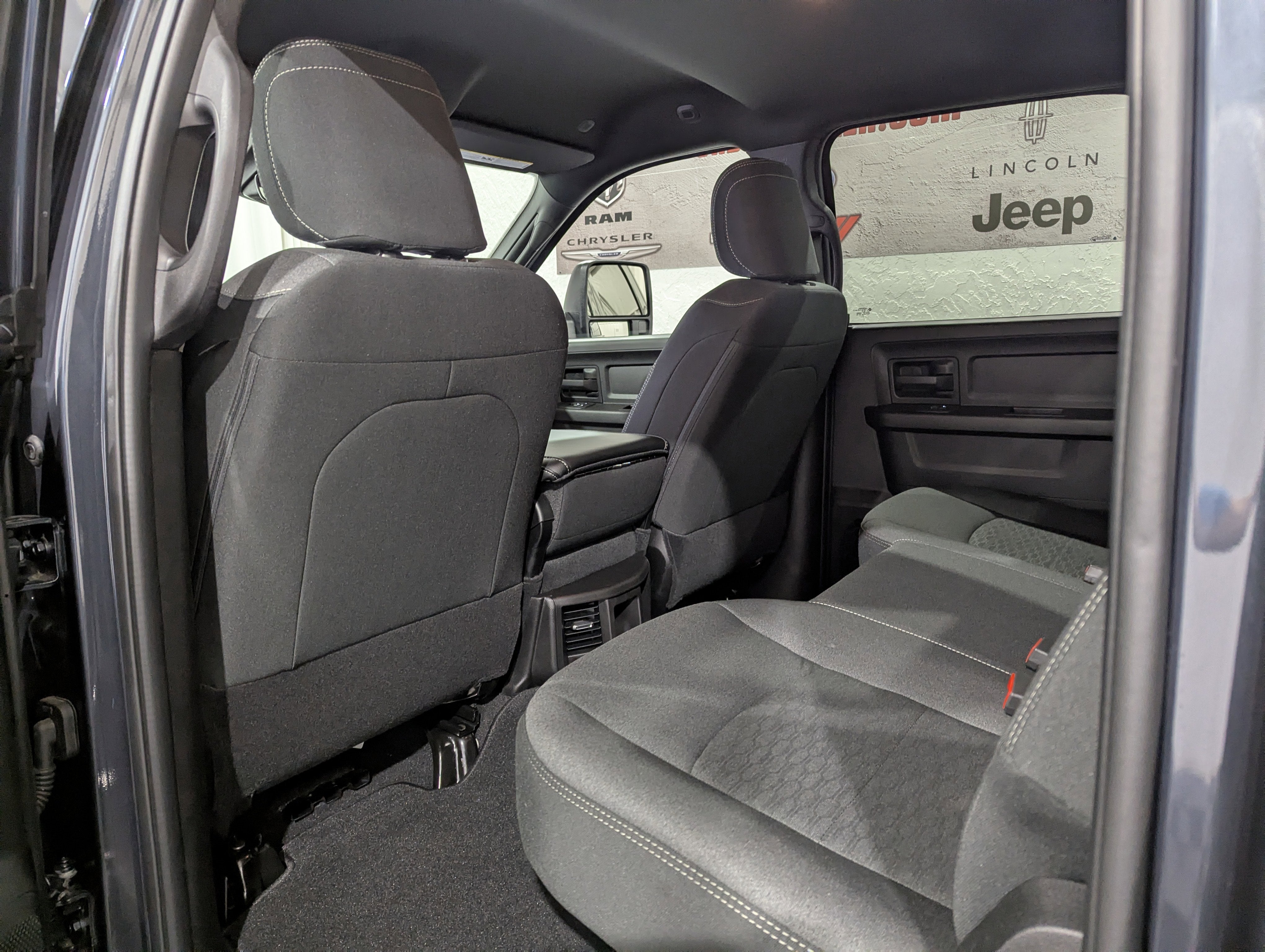 2026 RAM Ram 2500 RAM 2500 BLACK EXPRESS CREW CAB 4X4 6'4' BOX